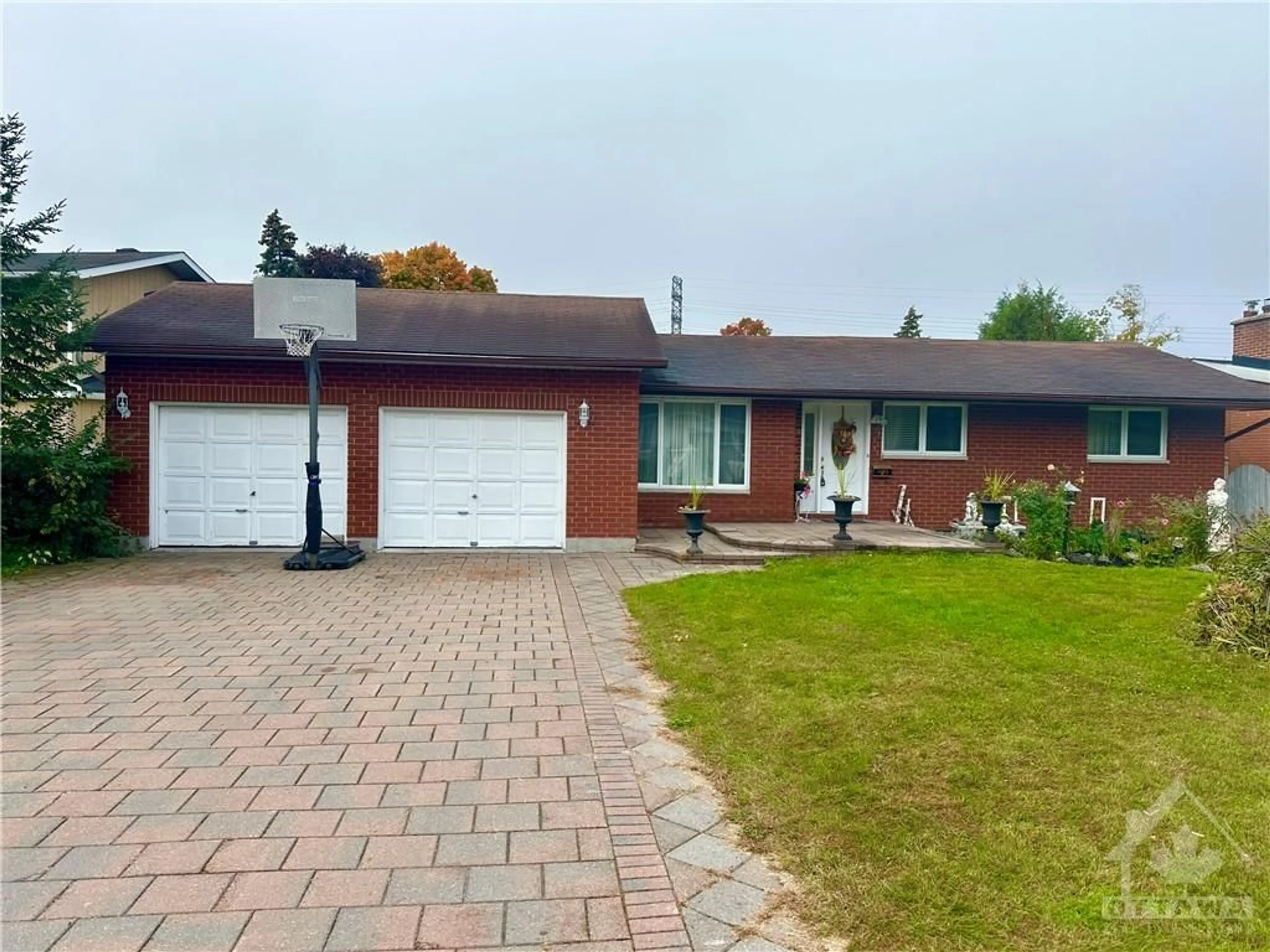 Frontside or backside of a home for 9 LARGO Cres, Ottawa Ontario K2G 3C6