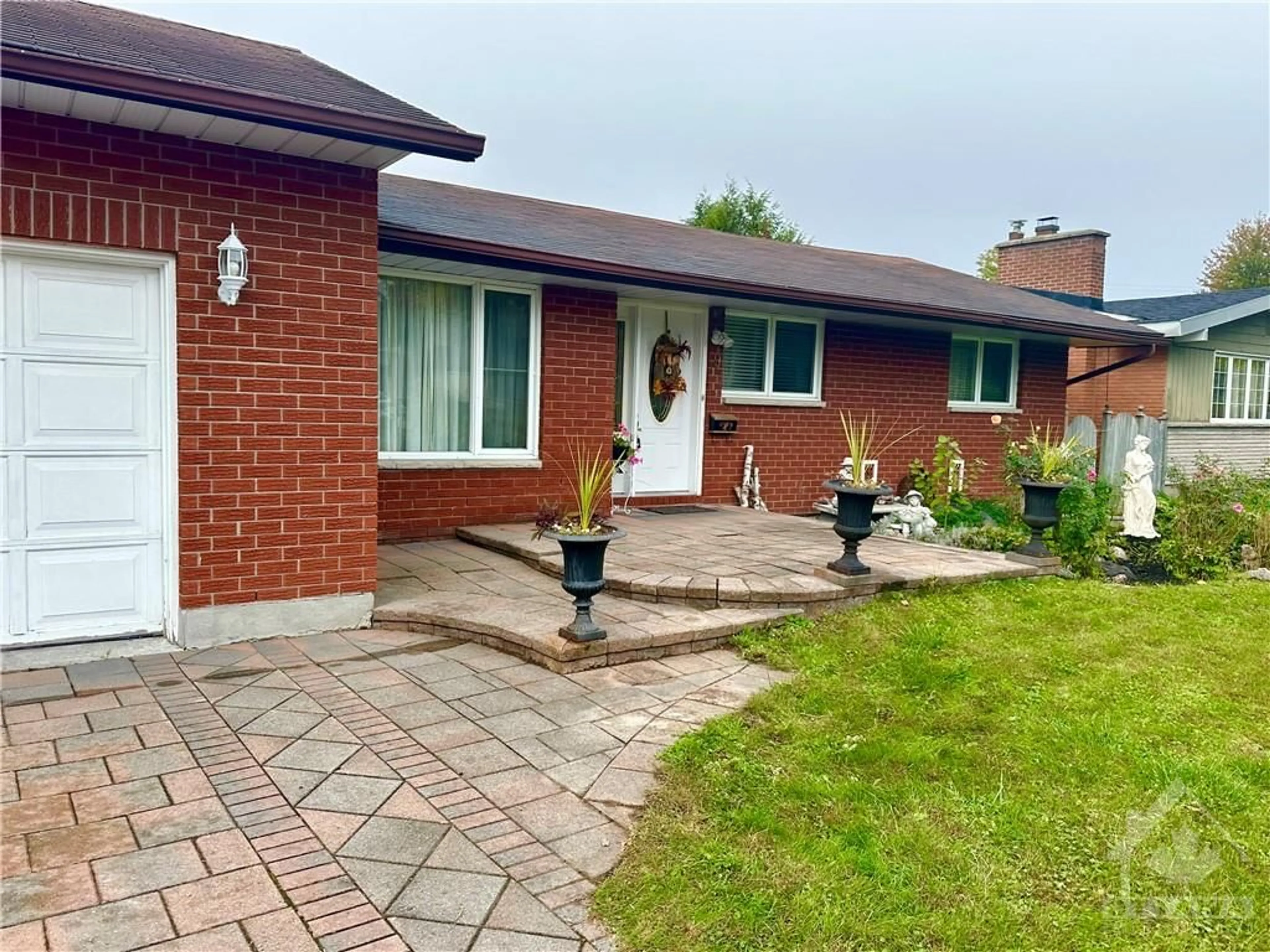 Home with brick exterior material for 9 LARGO Cres, Ottawa Ontario K2G 3C6