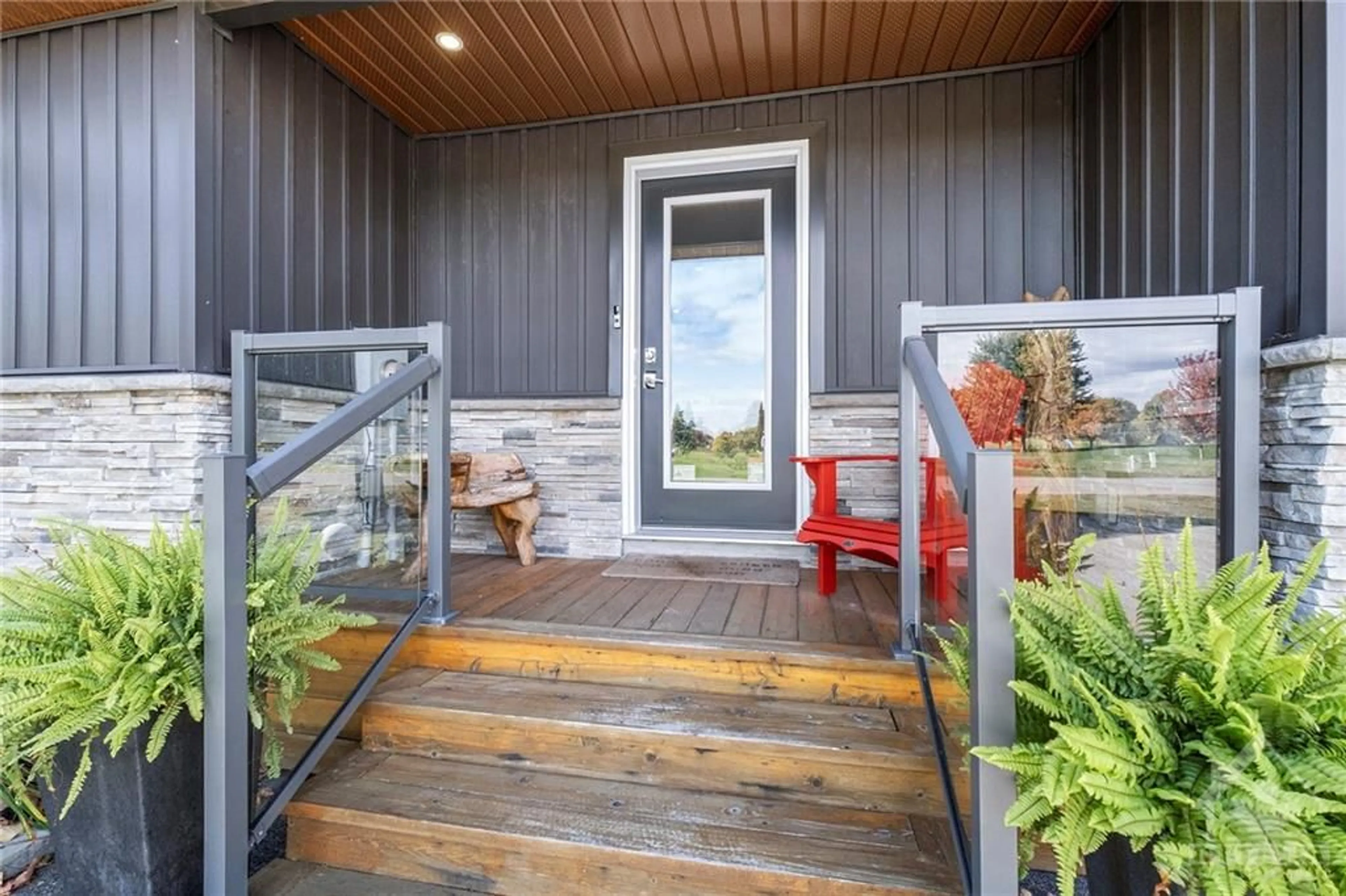 Indoor entryway, wood floors for 2854 KELSEY St, Metcalfe Ontario K0A 2P0