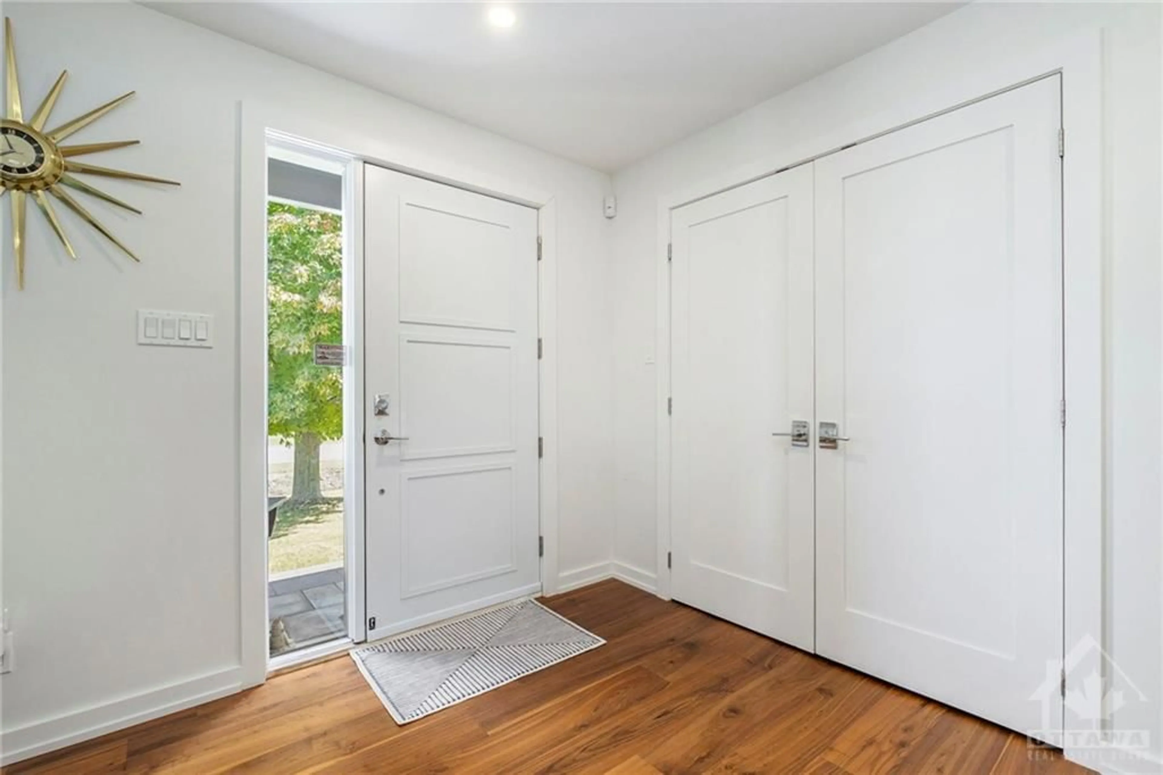 Indoor entryway, wood floors for 2854 KELSEY St, Metcalfe Ontario K0A 2P0