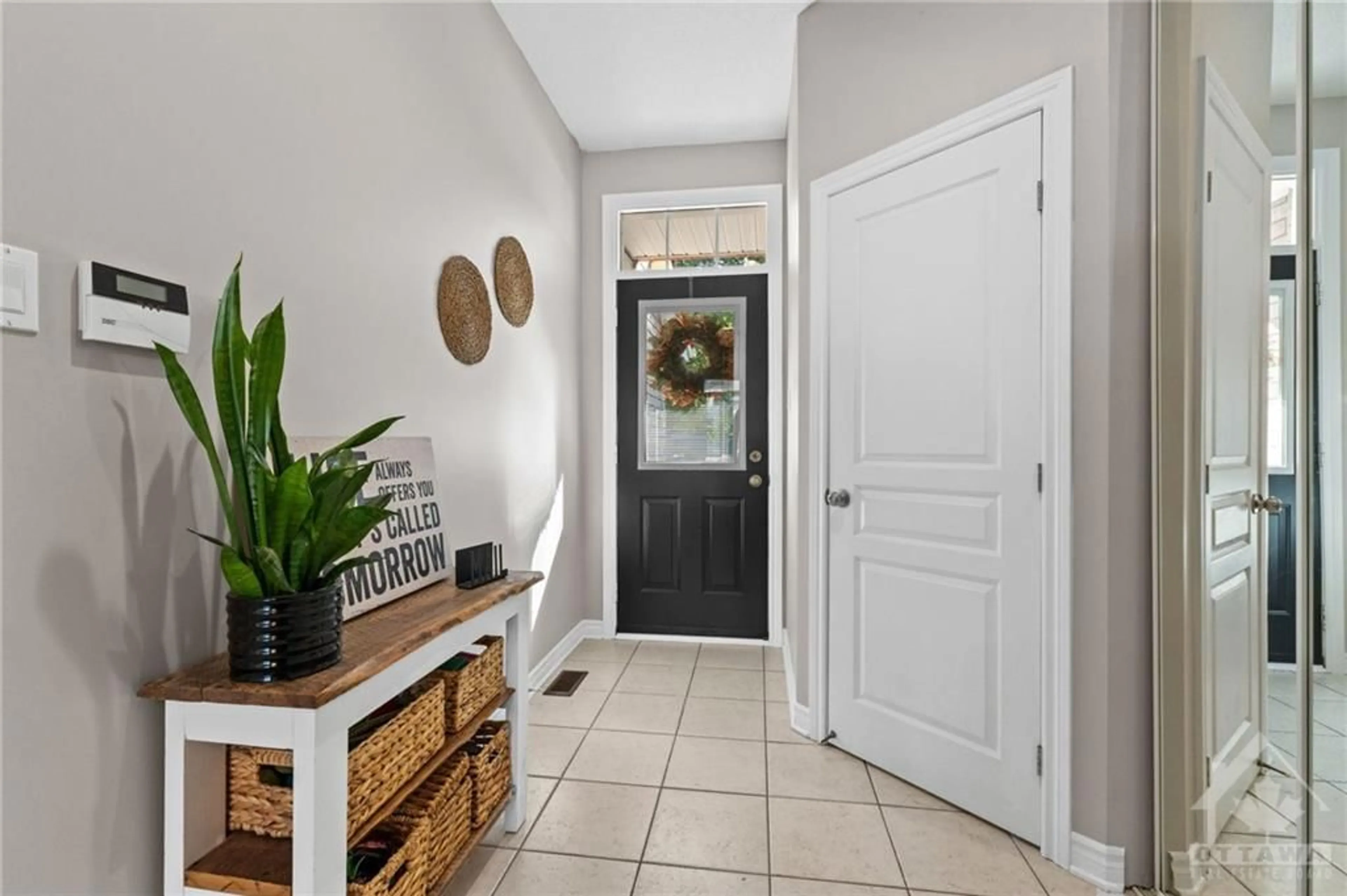 Indoor entryway, wood floors for 2043 MELETTE Cres, Ottawa Ontario K4A 4X1