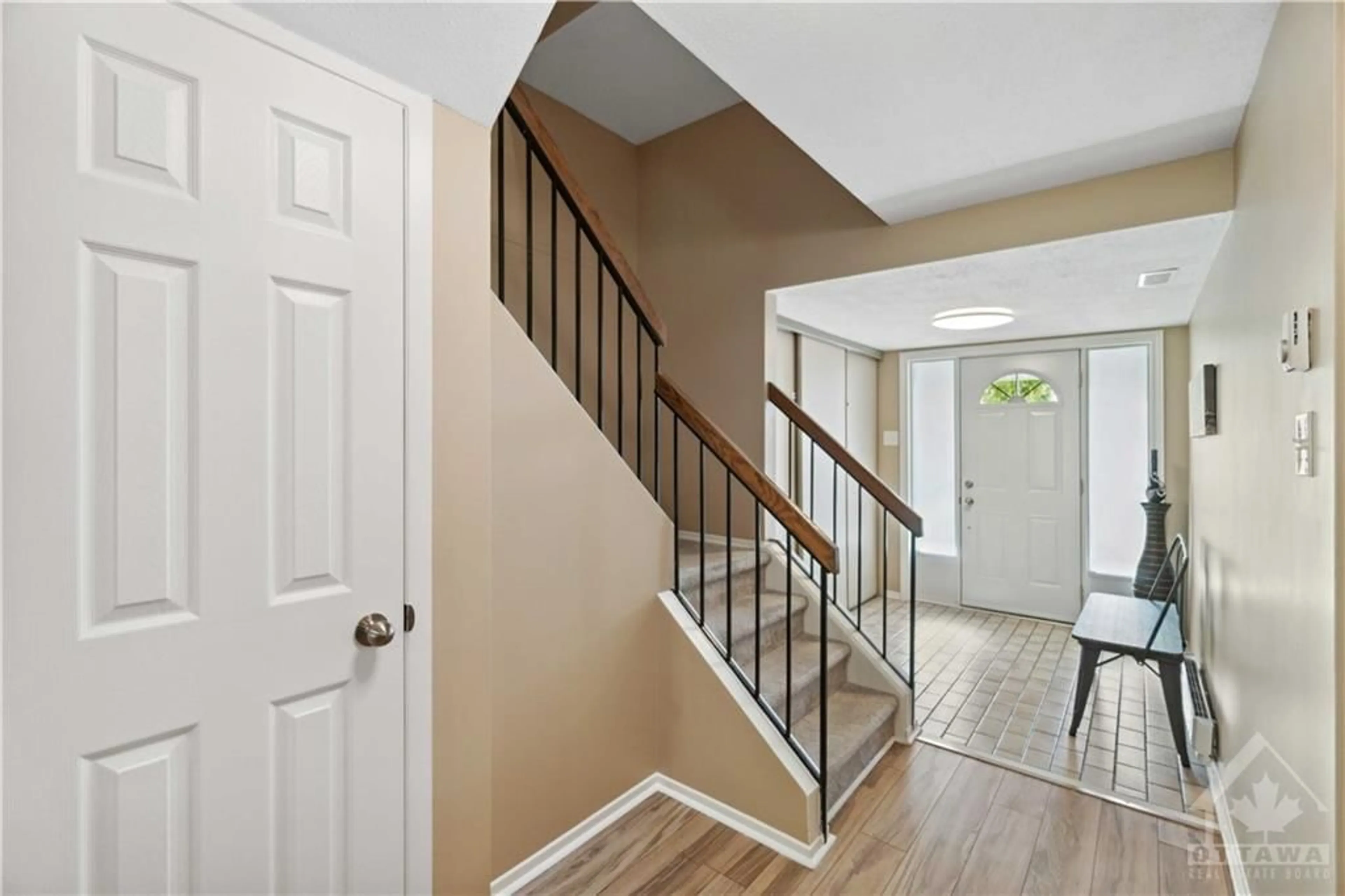 Indoor entryway, wood floors for 6593 BILBERRY Dr, Orleans Ontario K1C 4N4