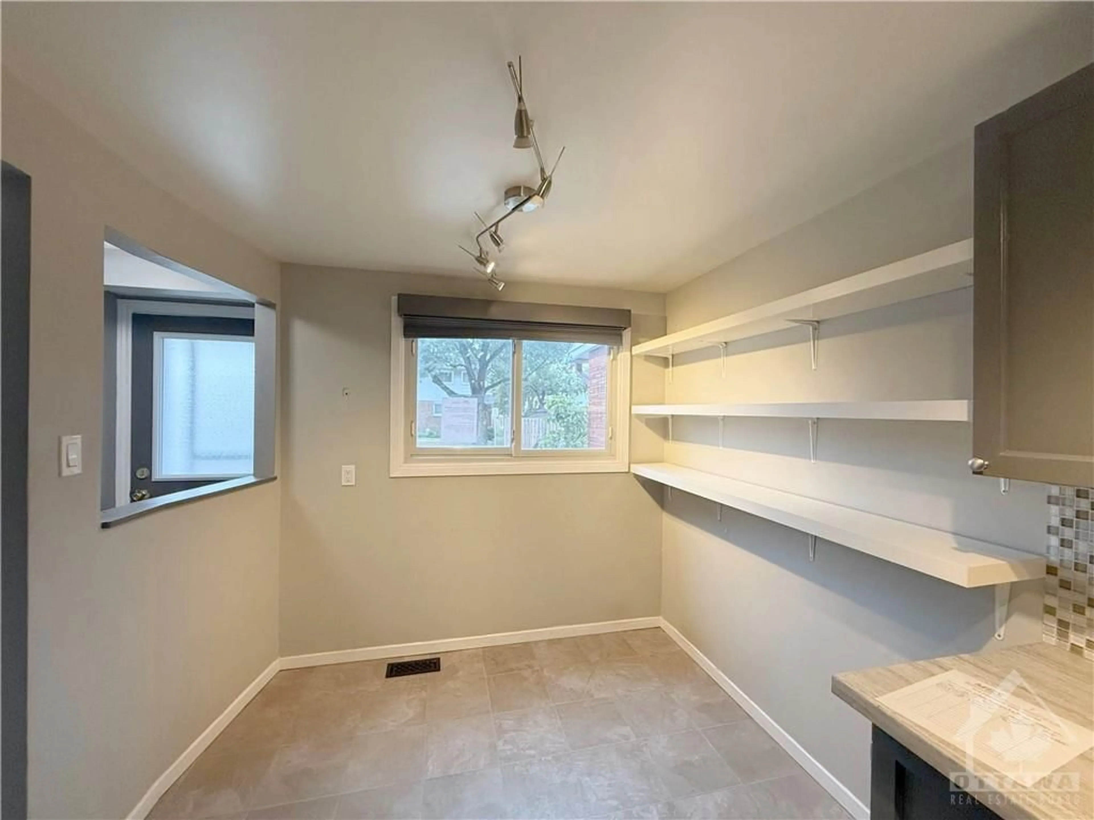 Storage room or clothes room or walk-in closet for 1045 MORRISON Dr #164, Ottawa Ontario K2H 7L2