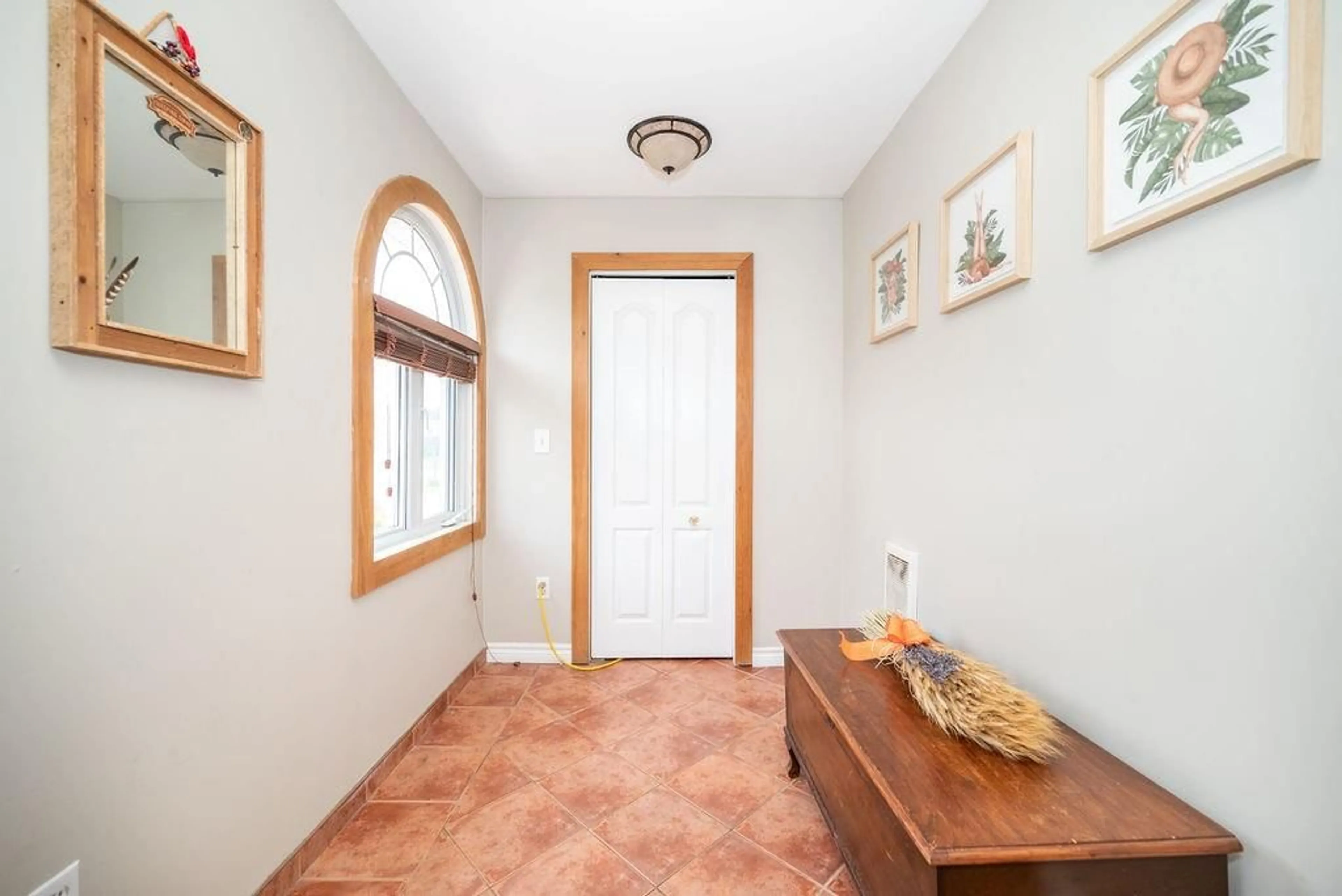 Indoor entryway, wood floors for 32 ROBERTSON Dr, Beachburg Ontario K0J 1C0