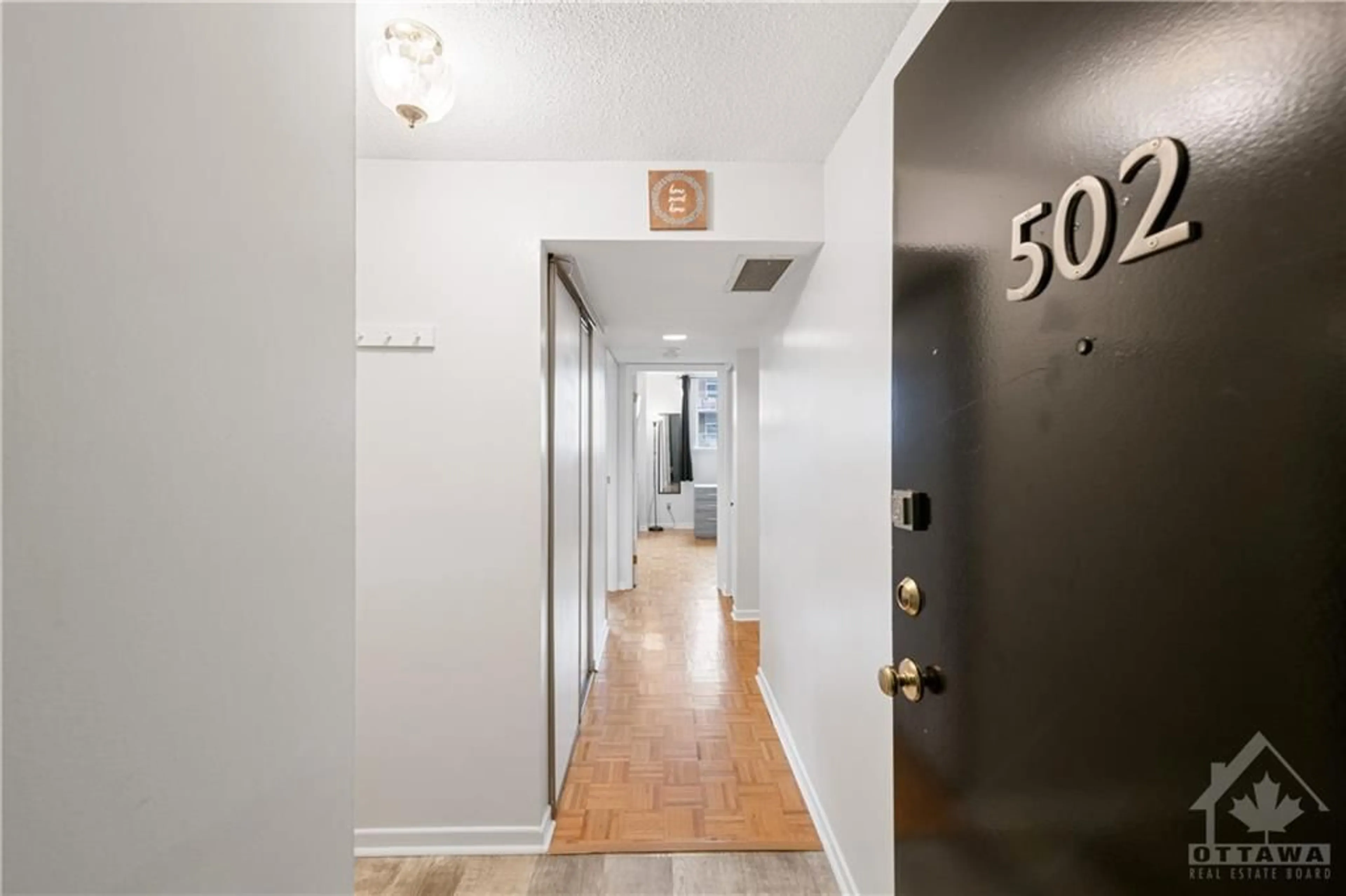 Indoor foyer, wood floors for 309 CUMBERLAND St #502, Ottawa Ontario K1N 7J1