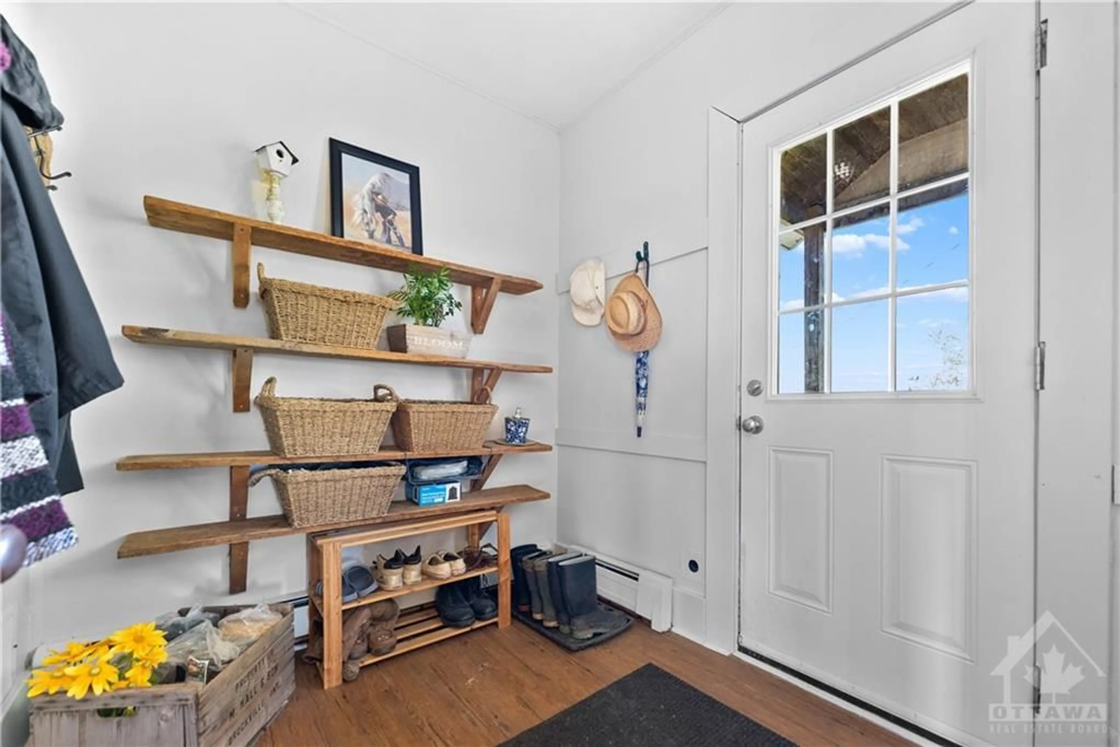 Indoor entryway, wood floors for 839 BLAKENEY Rd, Pakenham Ontario K0A 2X0