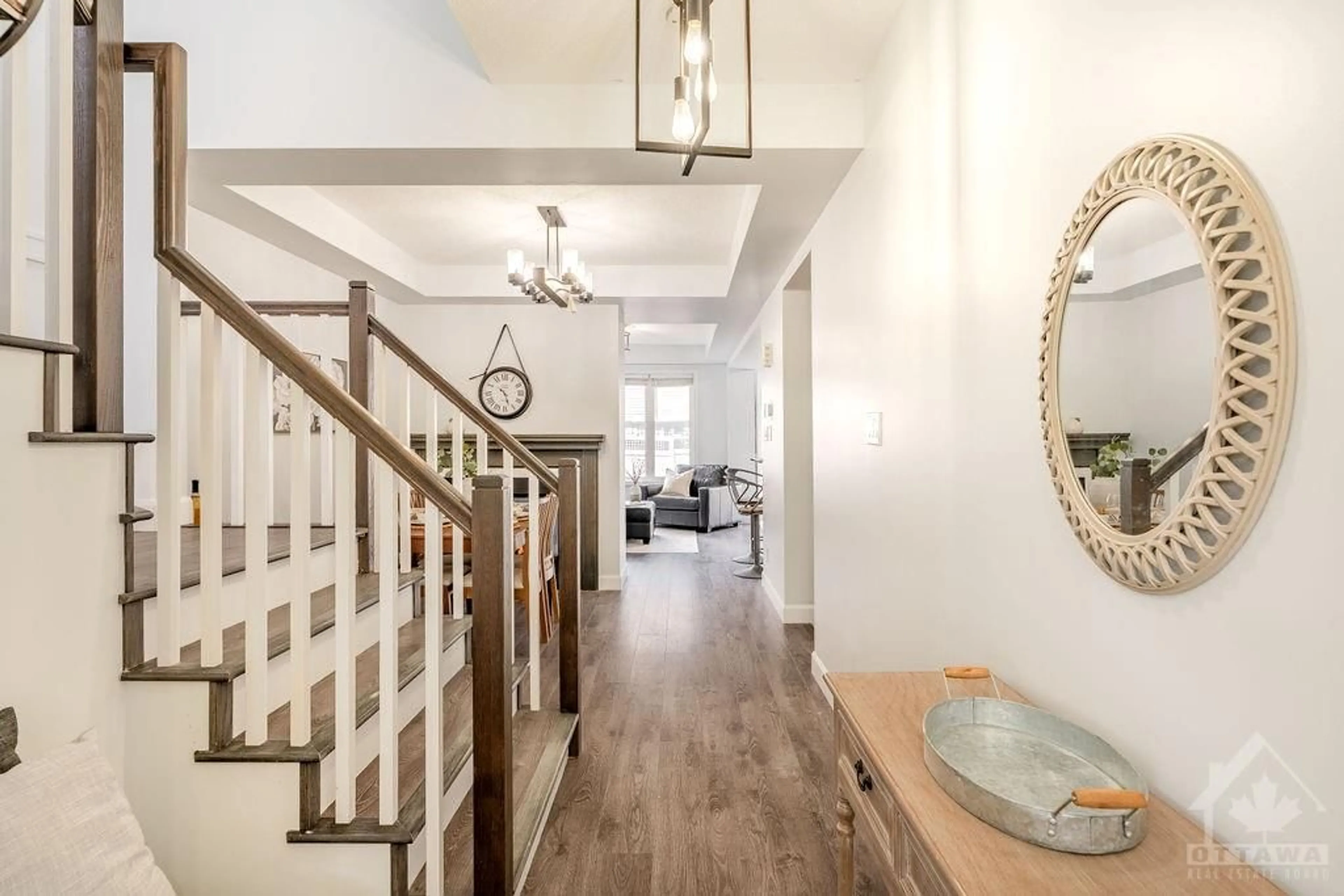 Indoor entryway, wood floors for 627 MONARDIA Way, Ottawa Ontario K4A 1C8