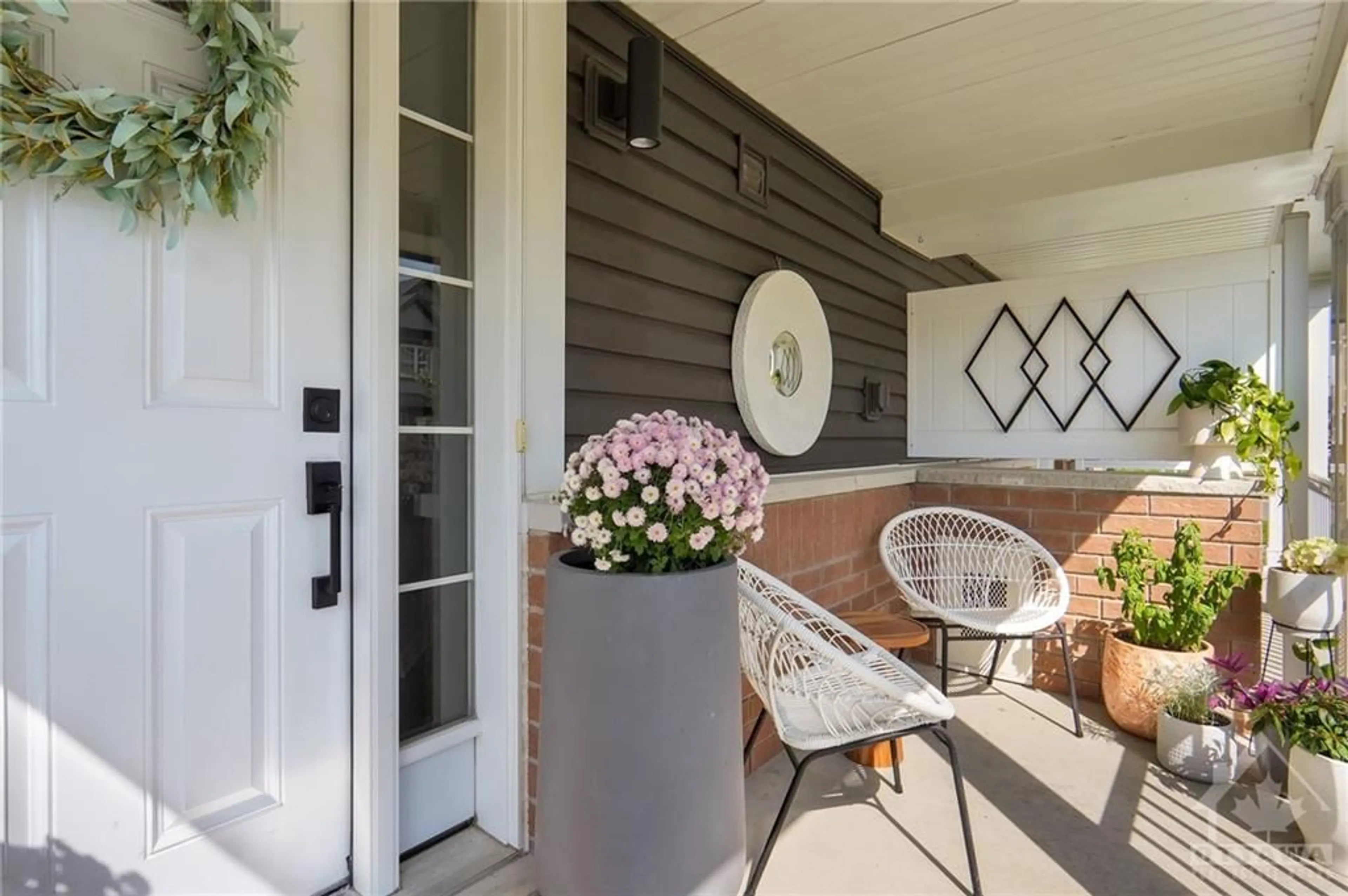 Indoor entryway, wood floors for 320 WILLOW ASTER Cir, Ottawa Ontario K4A 1C6