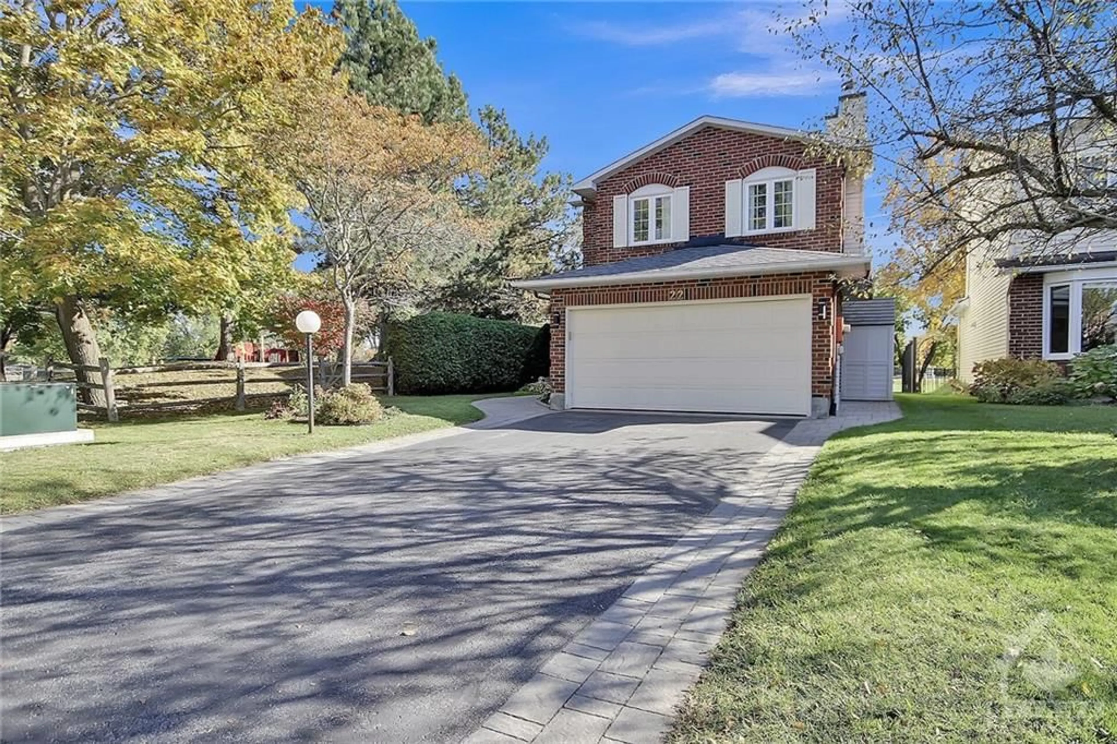 Frontside or backside of a home, the street view for 22 SHETLAND Way, Kanata Ontario K2M 1R9