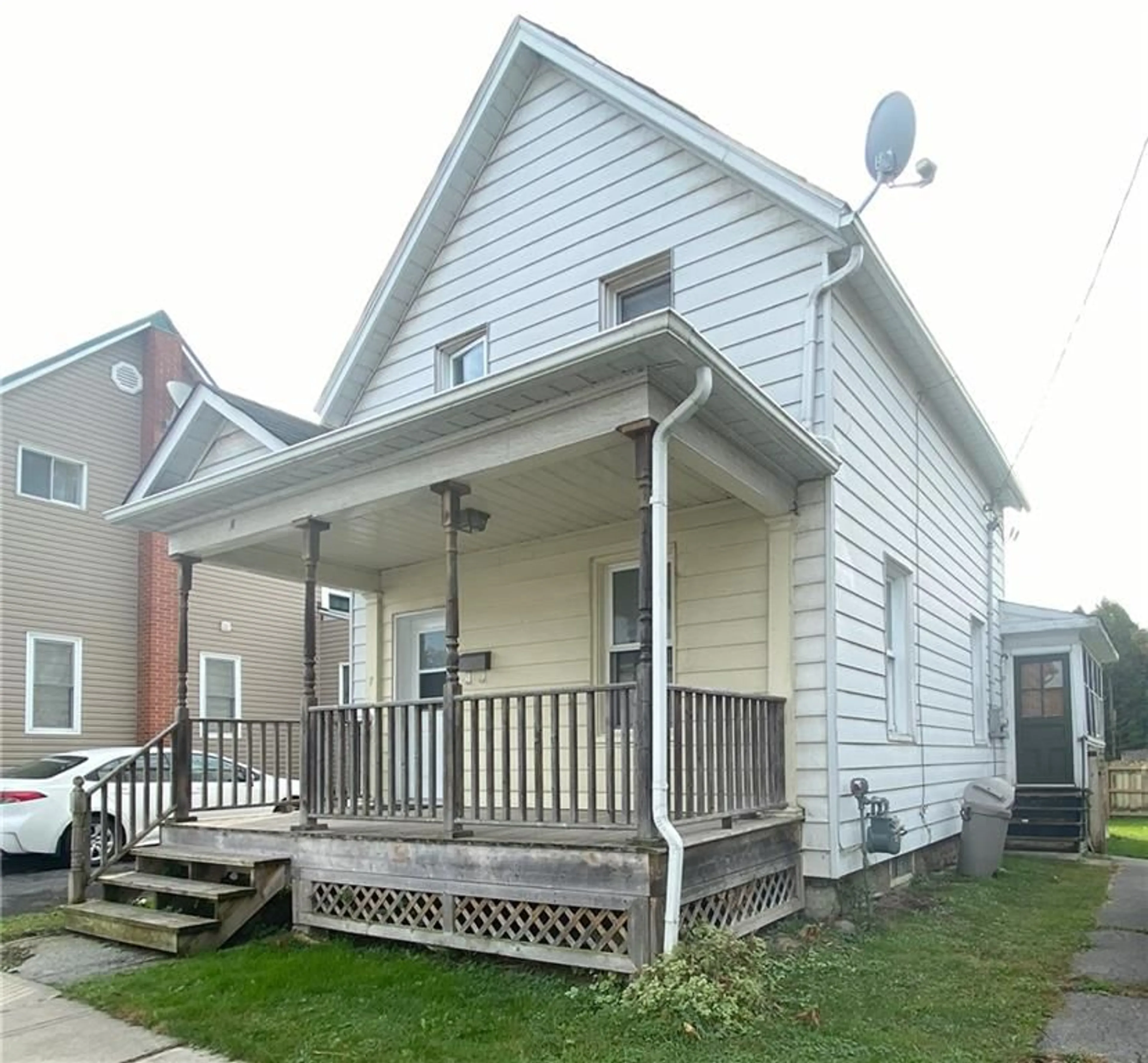 Frontside or backside of a home, cottage for 4 SMITH Ave, Cornwall Ontario K6J 1E9