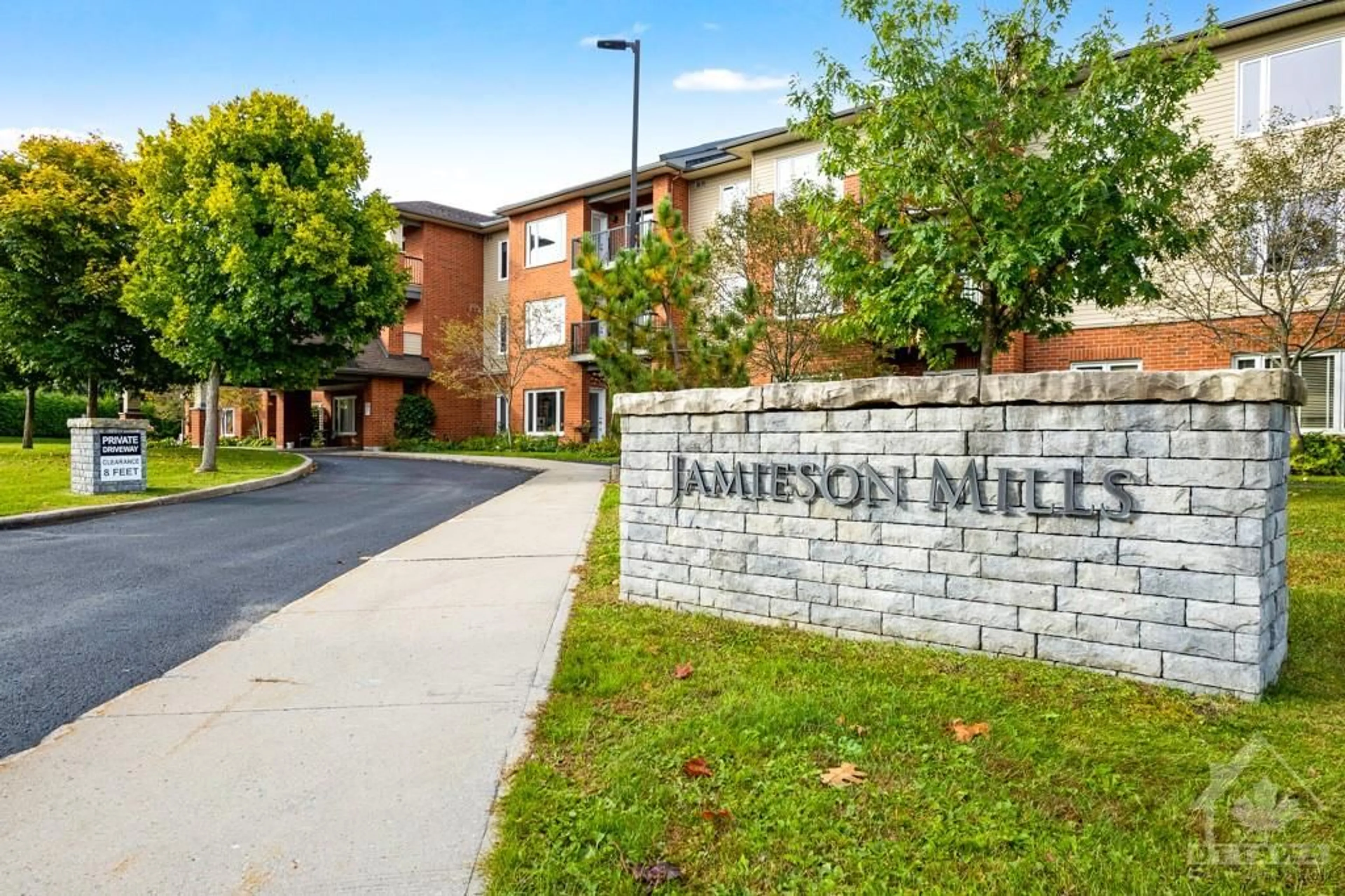 Indoor foyer for 100 JAMIESON St #100, Almonte Ontario K0A 1A0