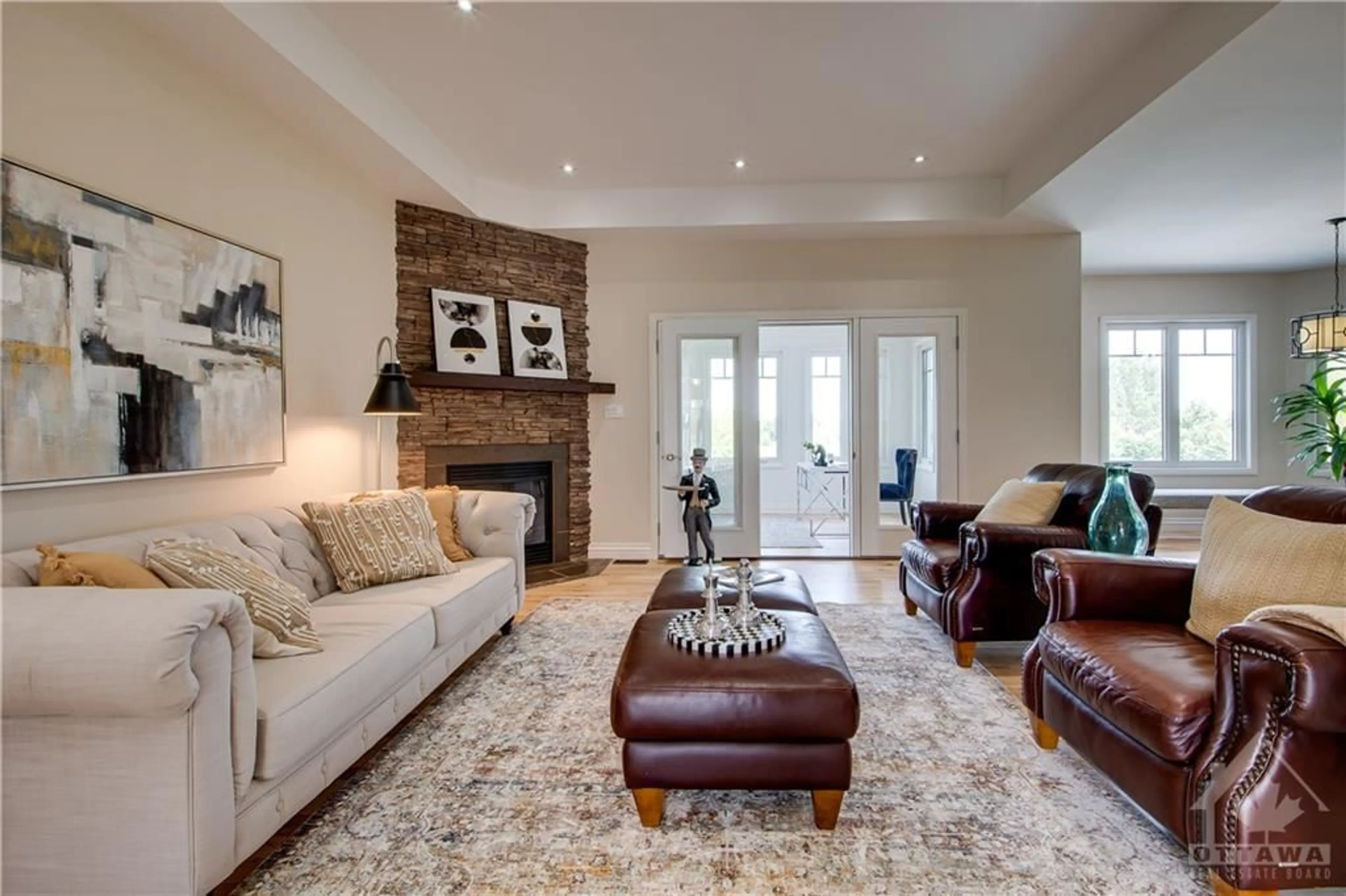 Living room, wood floors for 99 MUIRFIELD Crt, Pakenham Ontario K0A 2X0