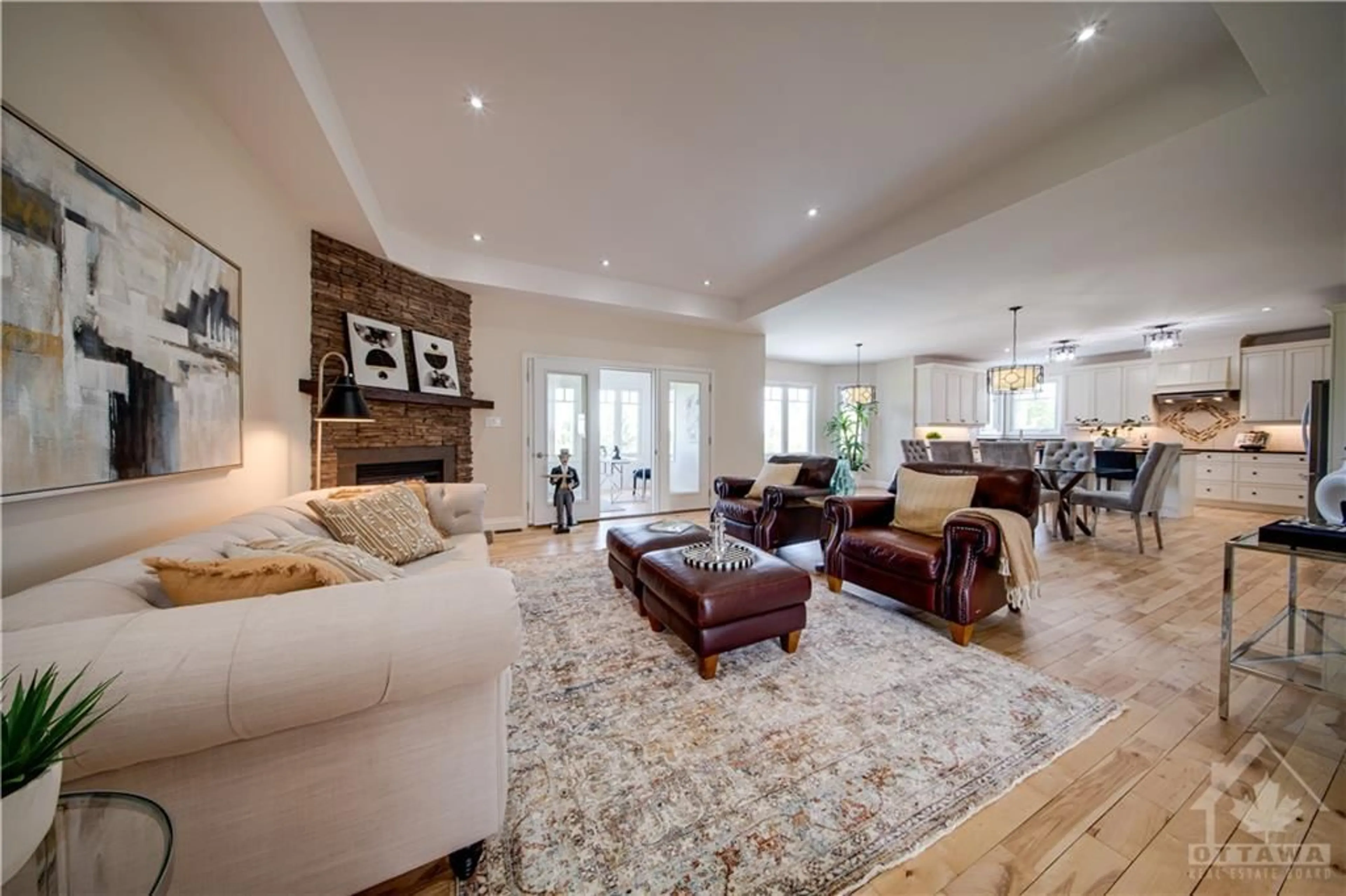 Living room, wood floors for 99 MUIRFIELD Crt, Pakenham Ontario K0A 2X0