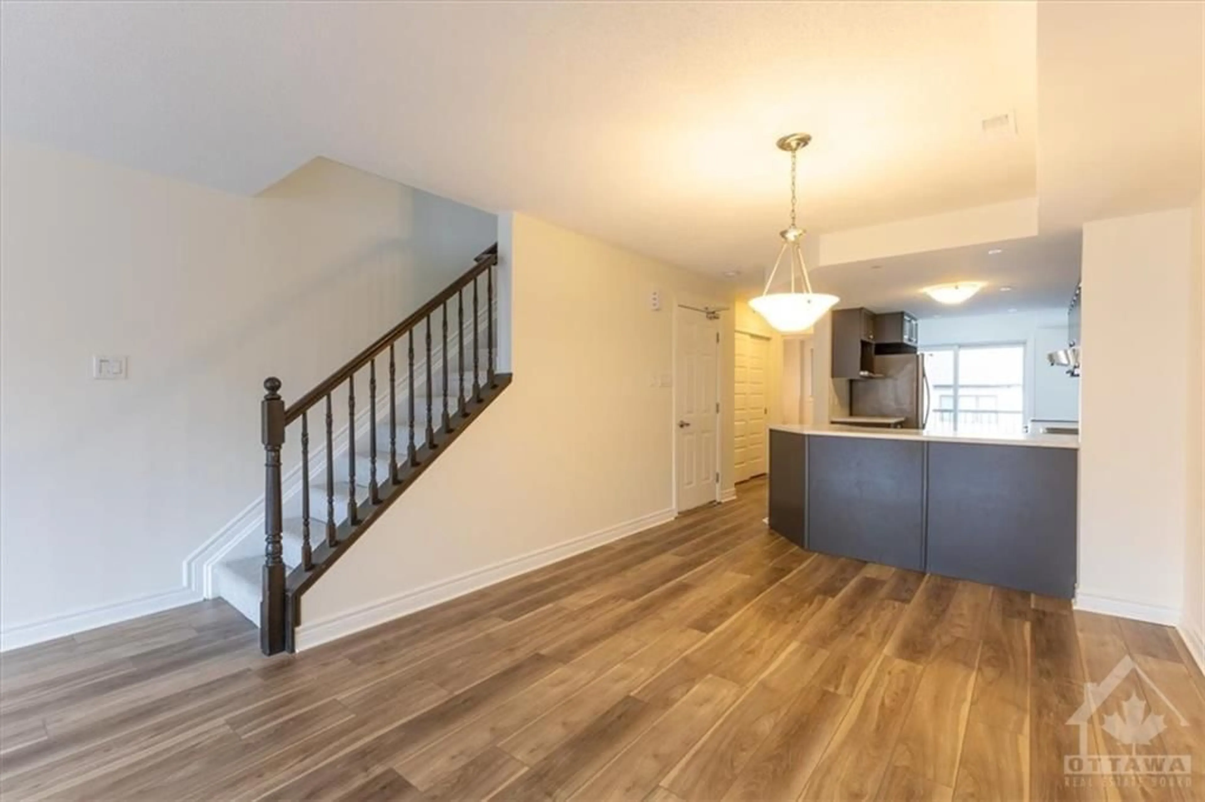 Indoor entryway, wood floors for 110 BLUESTONE Pvt, Ottawa Ontario K4A 0X7