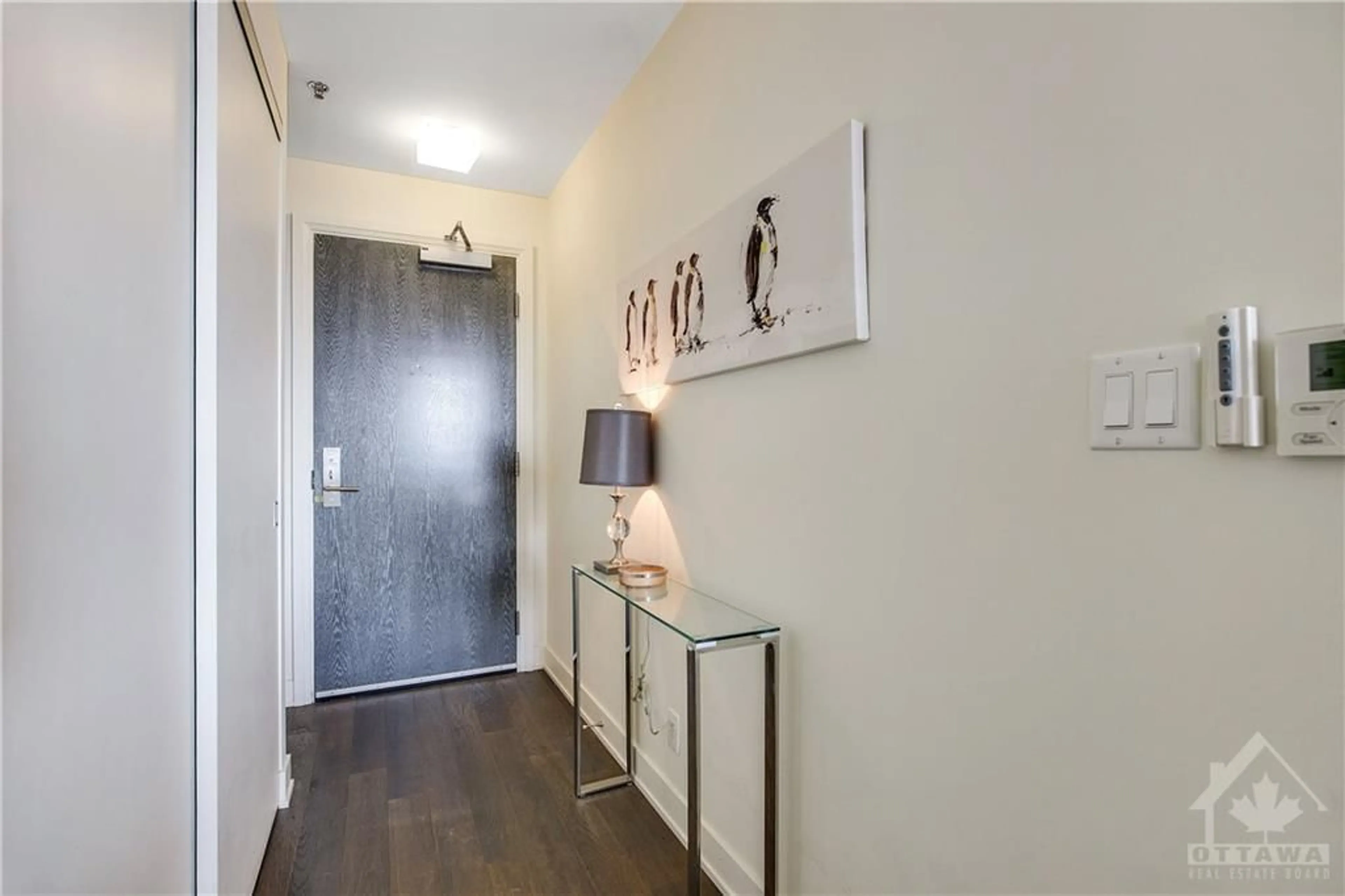 Indoor entryway, wood floors for 428 SPARKS St #1204, Ottawa Ontario K1R 0B3