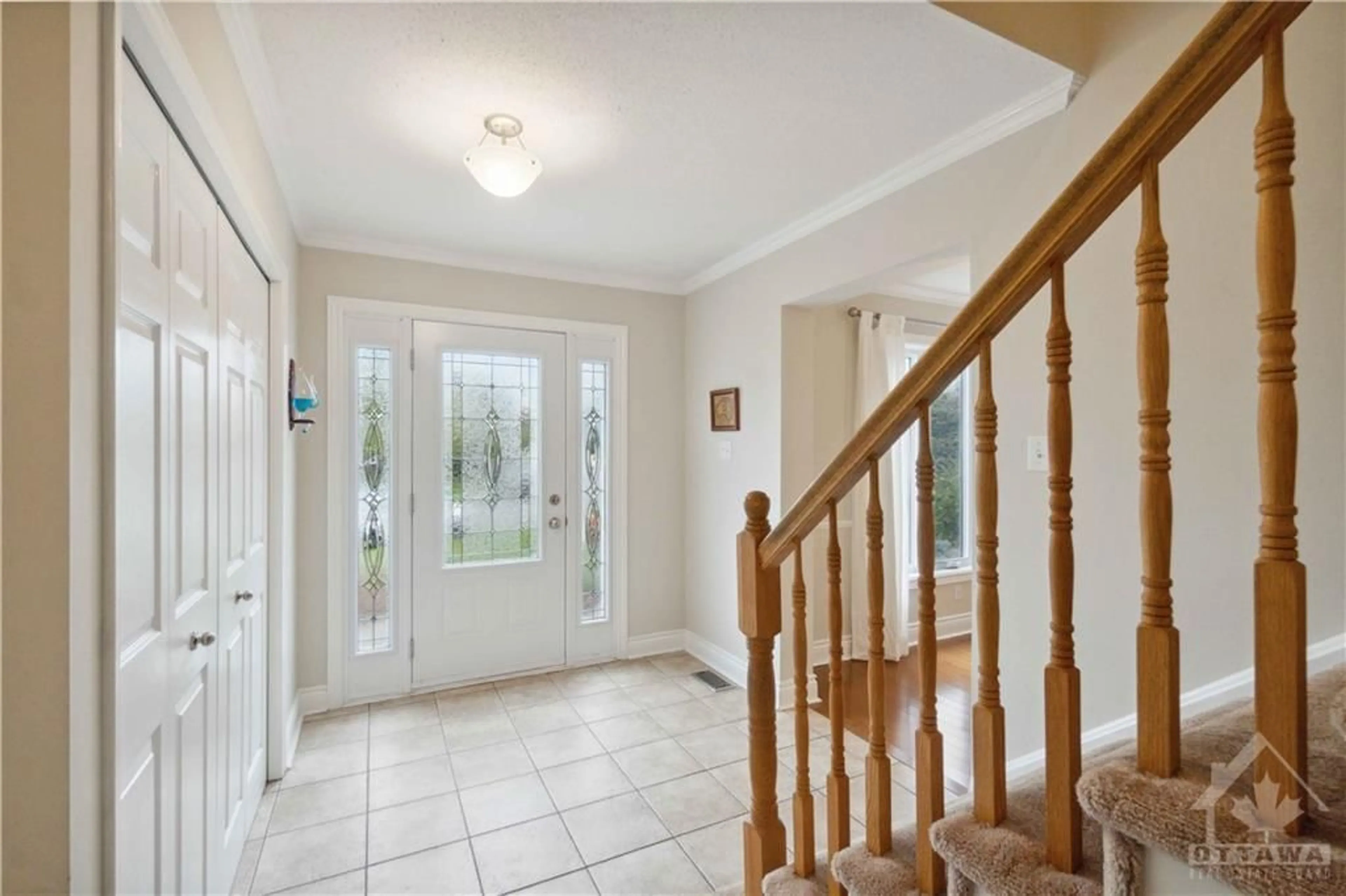 Indoor foyer, wood floors for 8 SPINDLE Way, Stittsville Ontario K2S 1J4