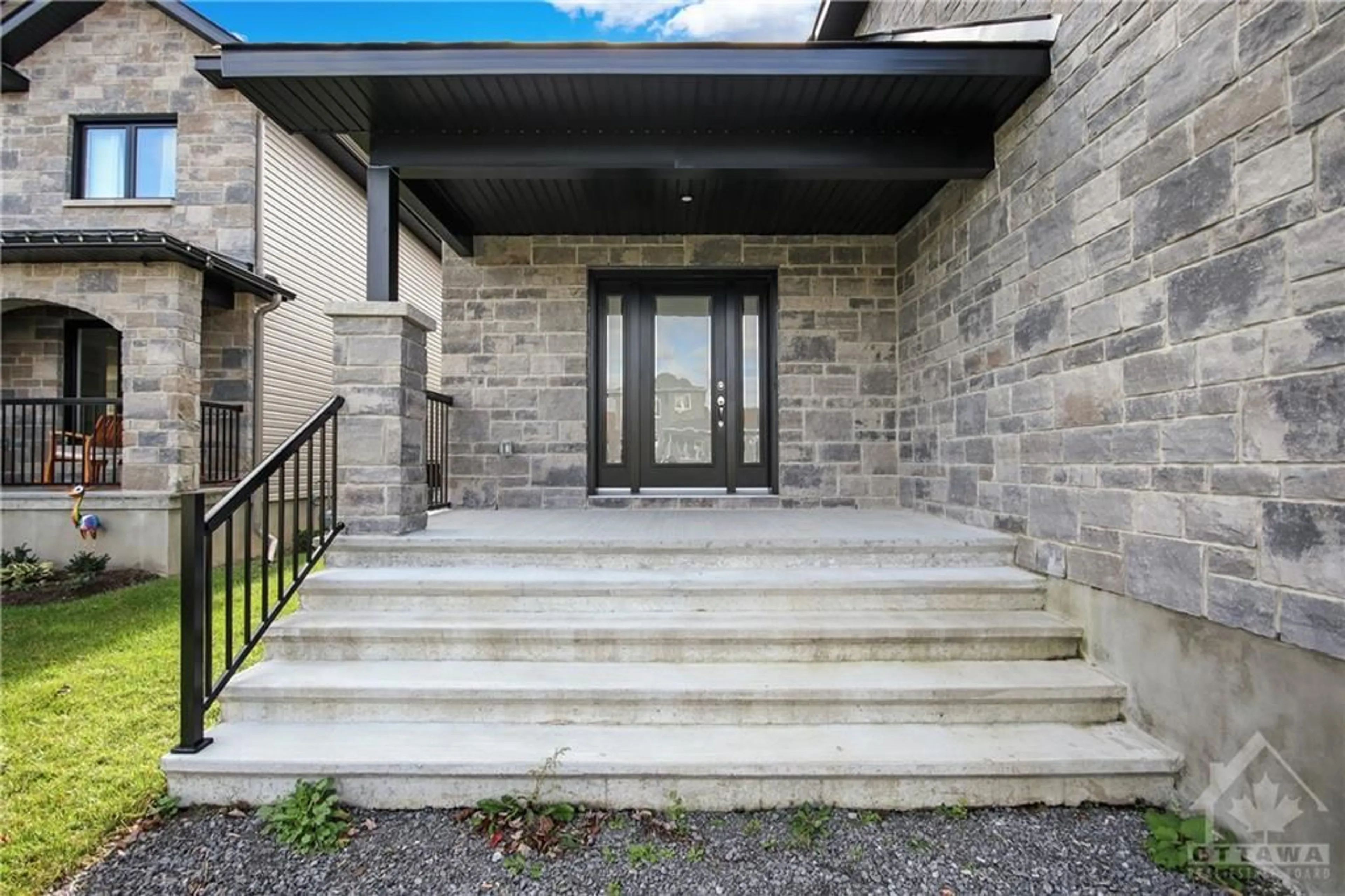 Indoor foyer, cement floor for 21 DUNE St, Limoges Ontario K2J 6H3