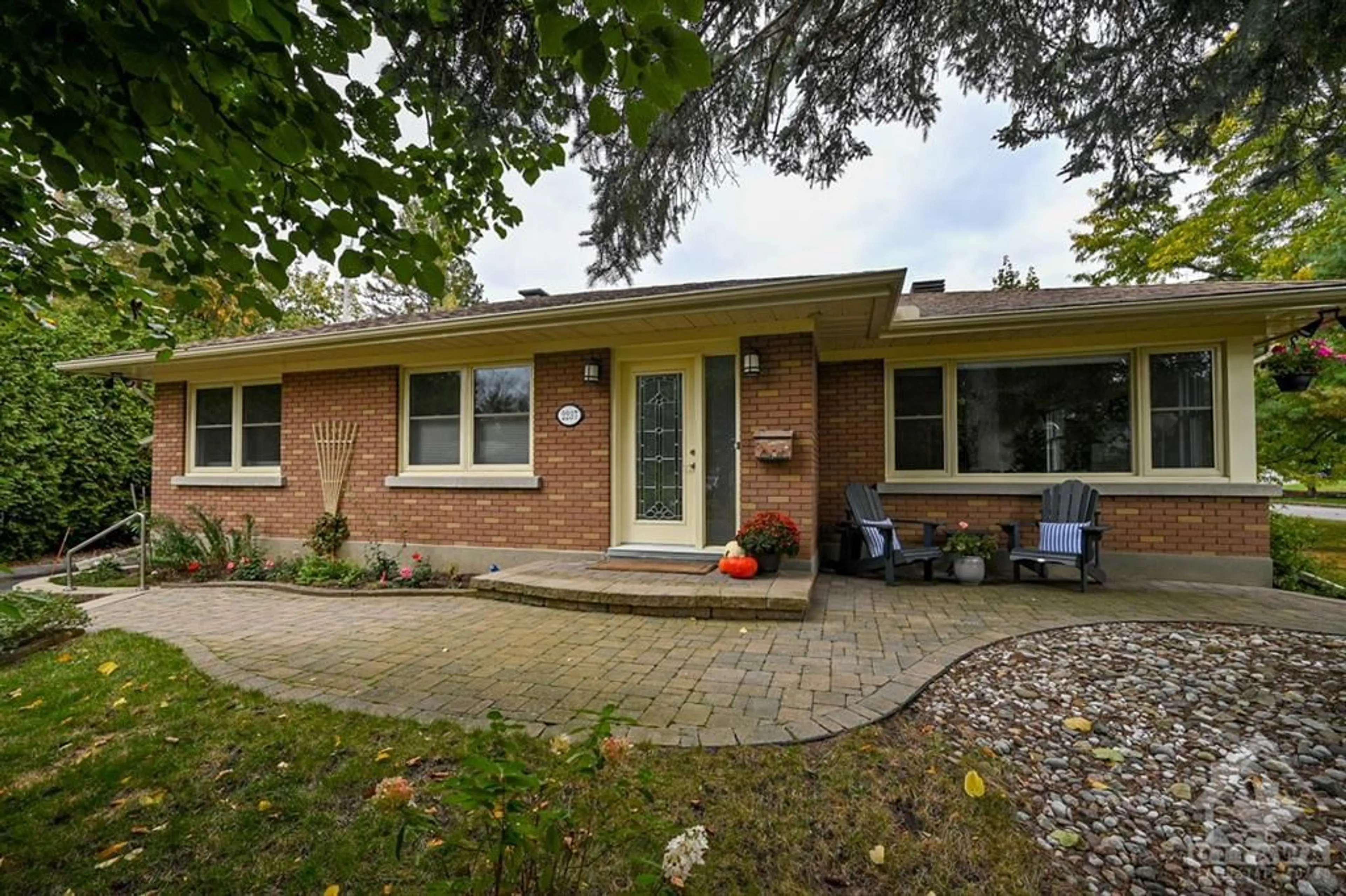 Home with brick exterior material for 2237 UTAH St, Ottawa Ontario K1H 7W6