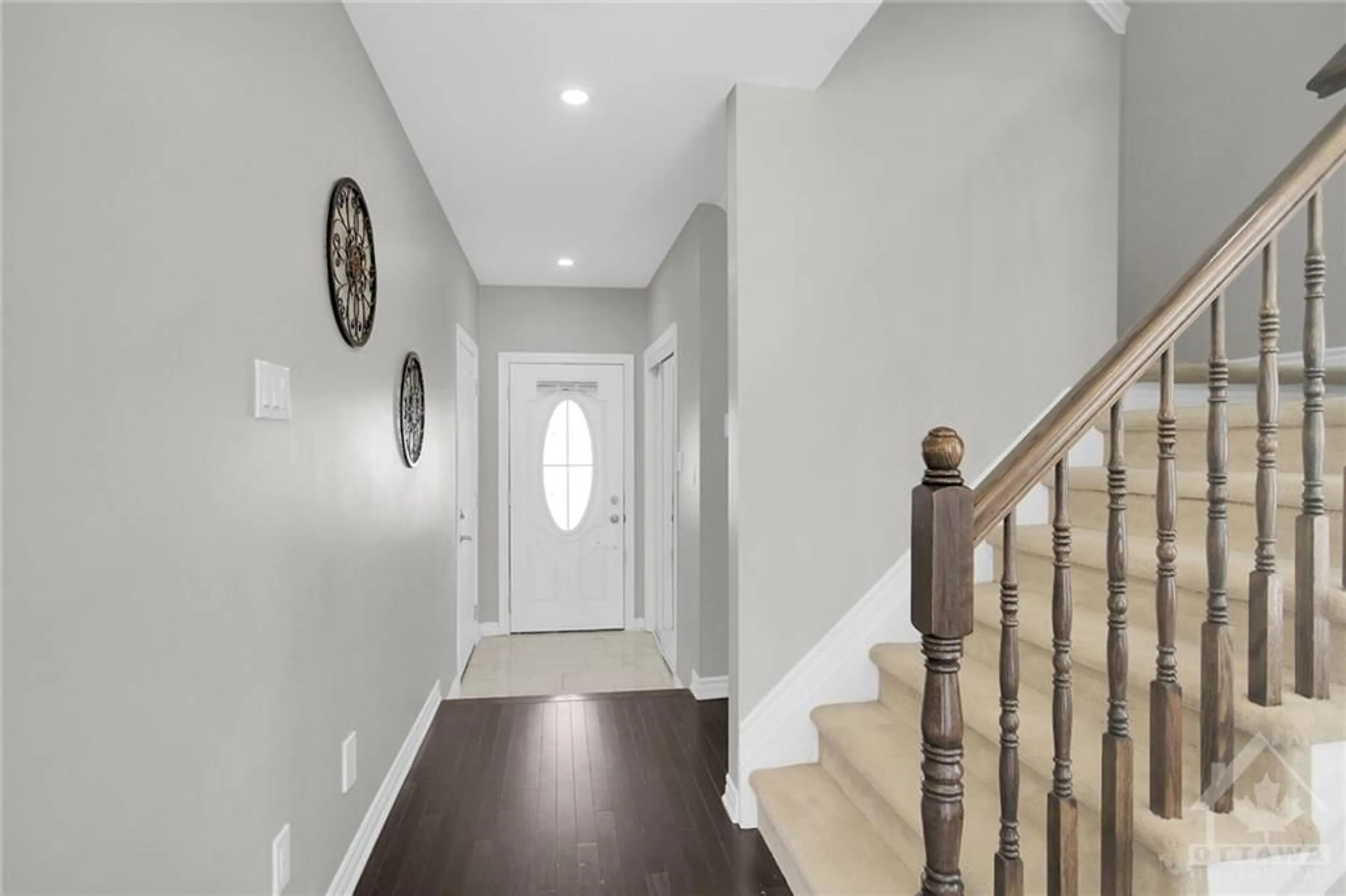 Indoor entryway, wood floors for 411 MEADOWHAWK Cres, Ottawa Ontario K2J 5X1