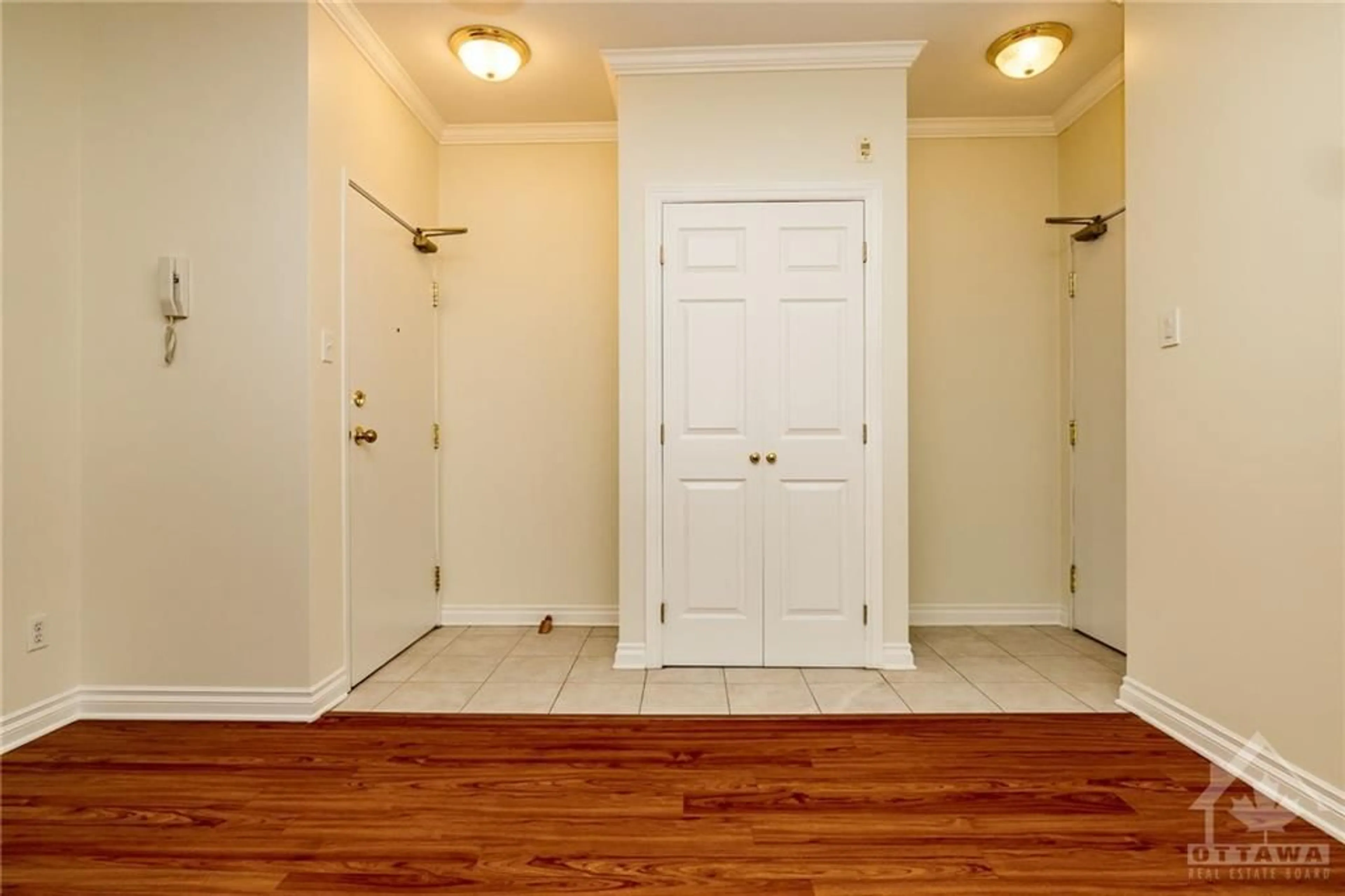 Indoor entryway, wood floors for 110 BRIARGATE Pvt #4, Orleans Ontario K4A 0C5