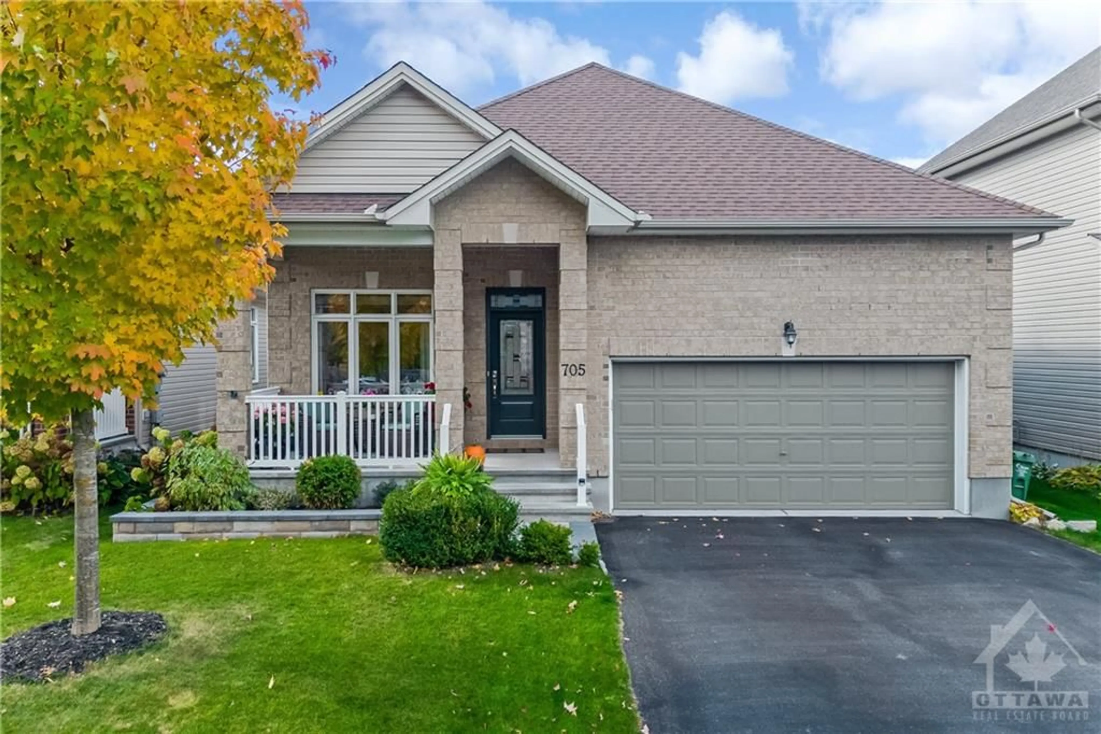 Frontside or backside of a home, cottage for 705 BRIDLEGLEN Cres, Ottawa Ontario K2M 0H5