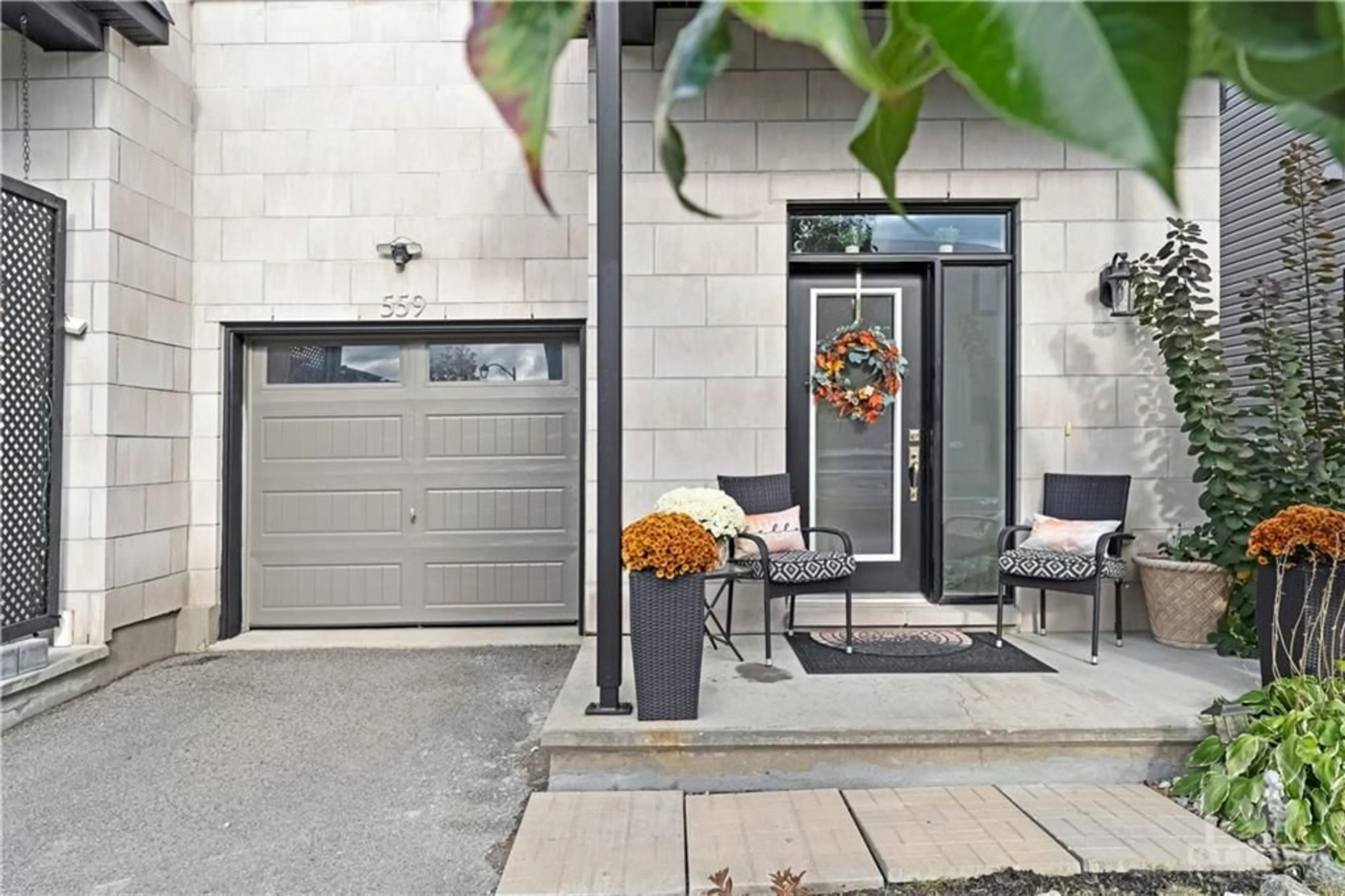 Indoor entryway, ceramic floors for 559 RADIANT Pvt, Kanata Ontario K2M 0M7