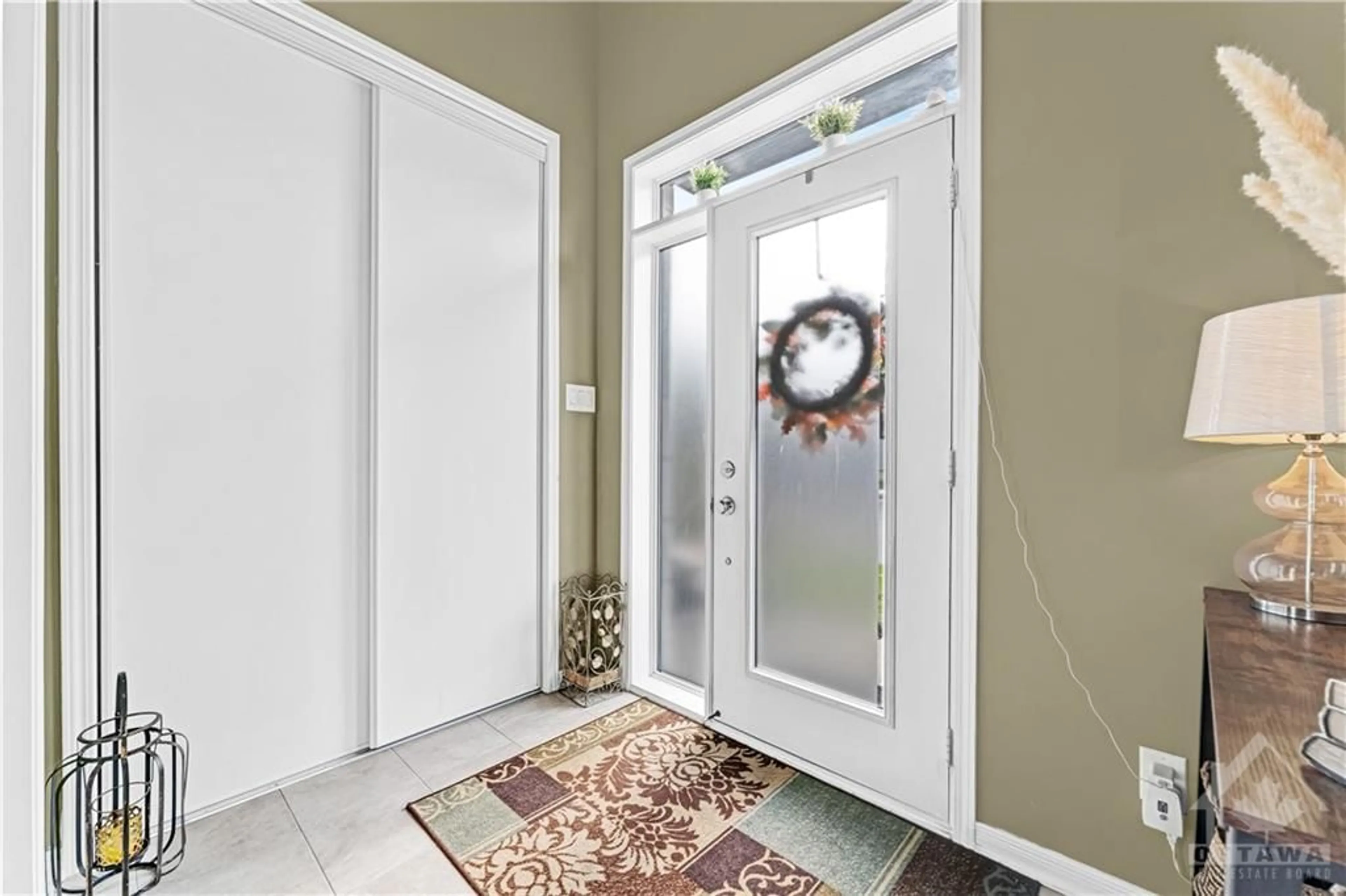 Indoor entryway, wood floors for 559 RADIANT Pvt, Kanata Ontario K2M 0M7