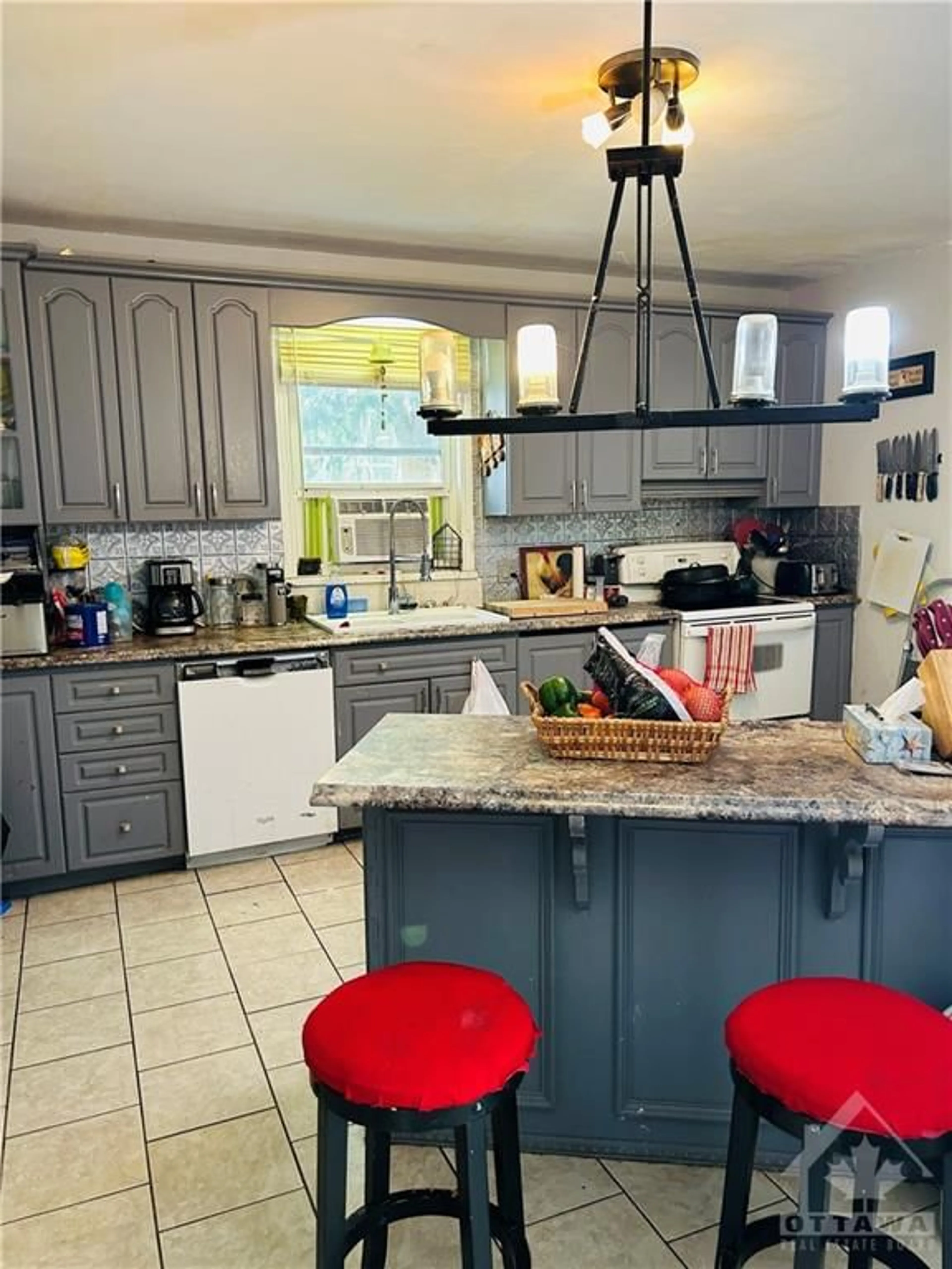 Kitchen, cottage for 451 MILLER St, Pembroke Ontario K8A 5Z3