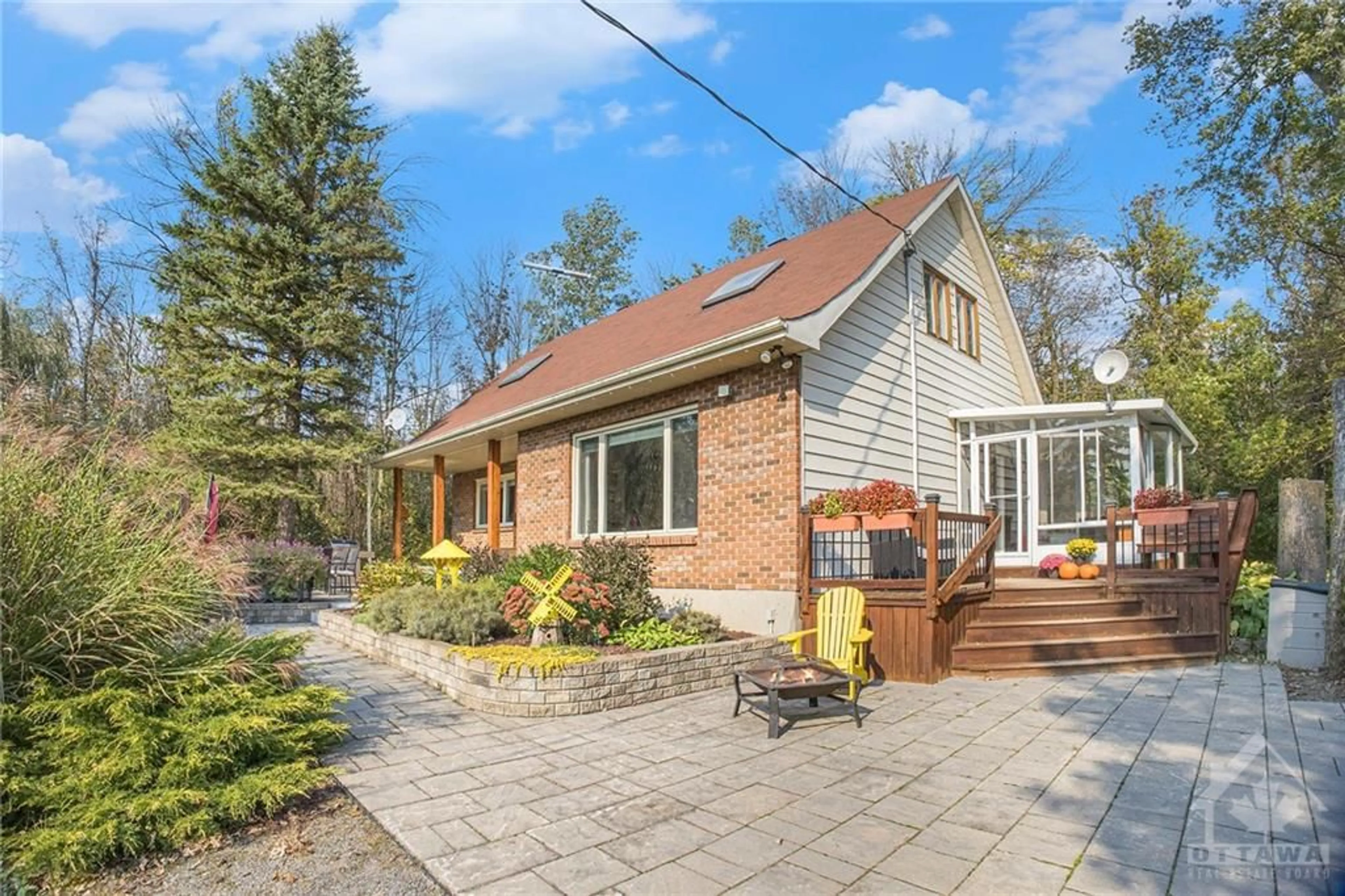 Frontside or backside of a home, cottage for 4239 GREGOIRE Rd, Russell Ontario K4R 1E5