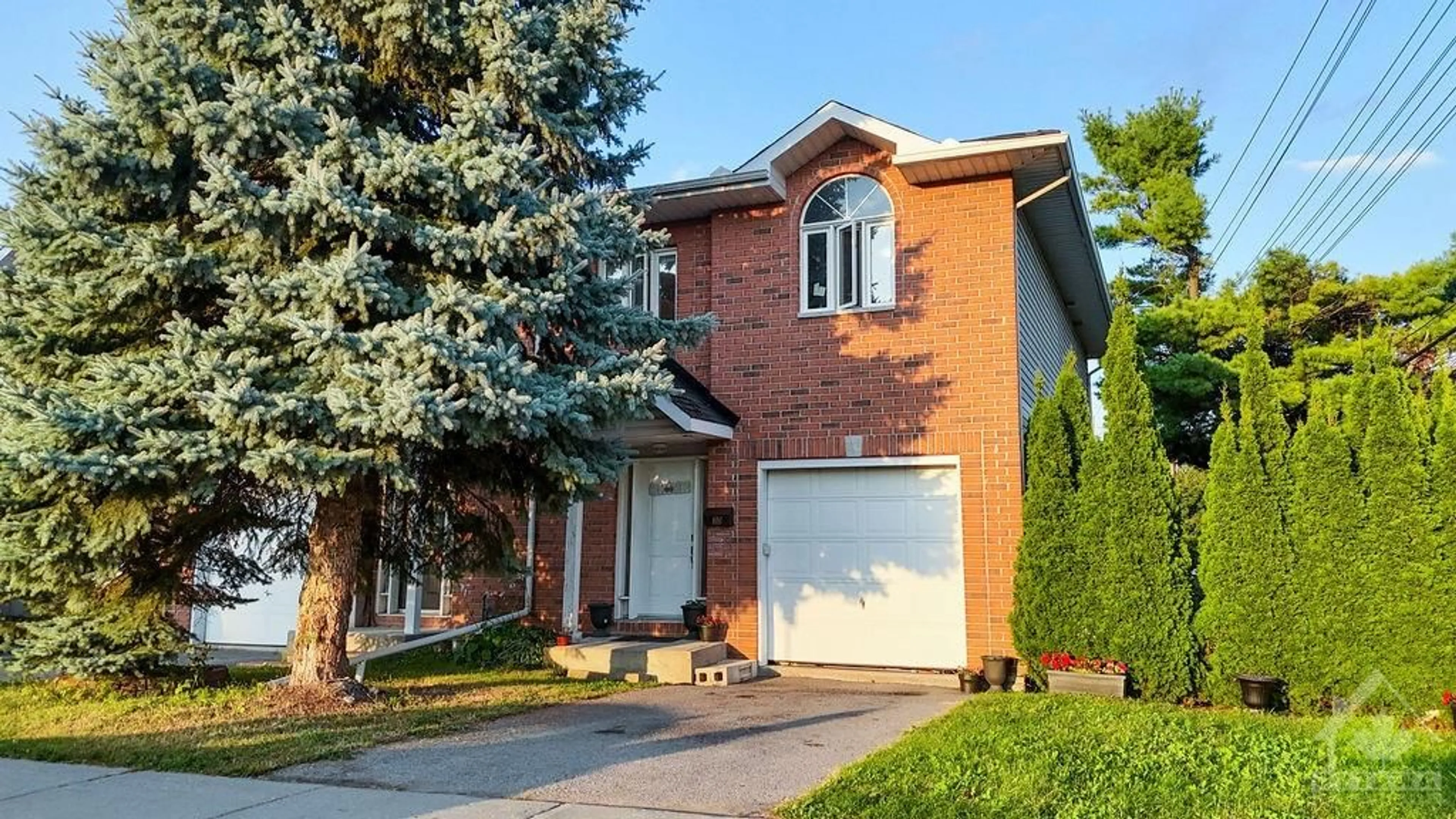 Home with brick exterior material for 3 SOUTHPARK Dr #D, Ottawa Ontario K1B 3B8