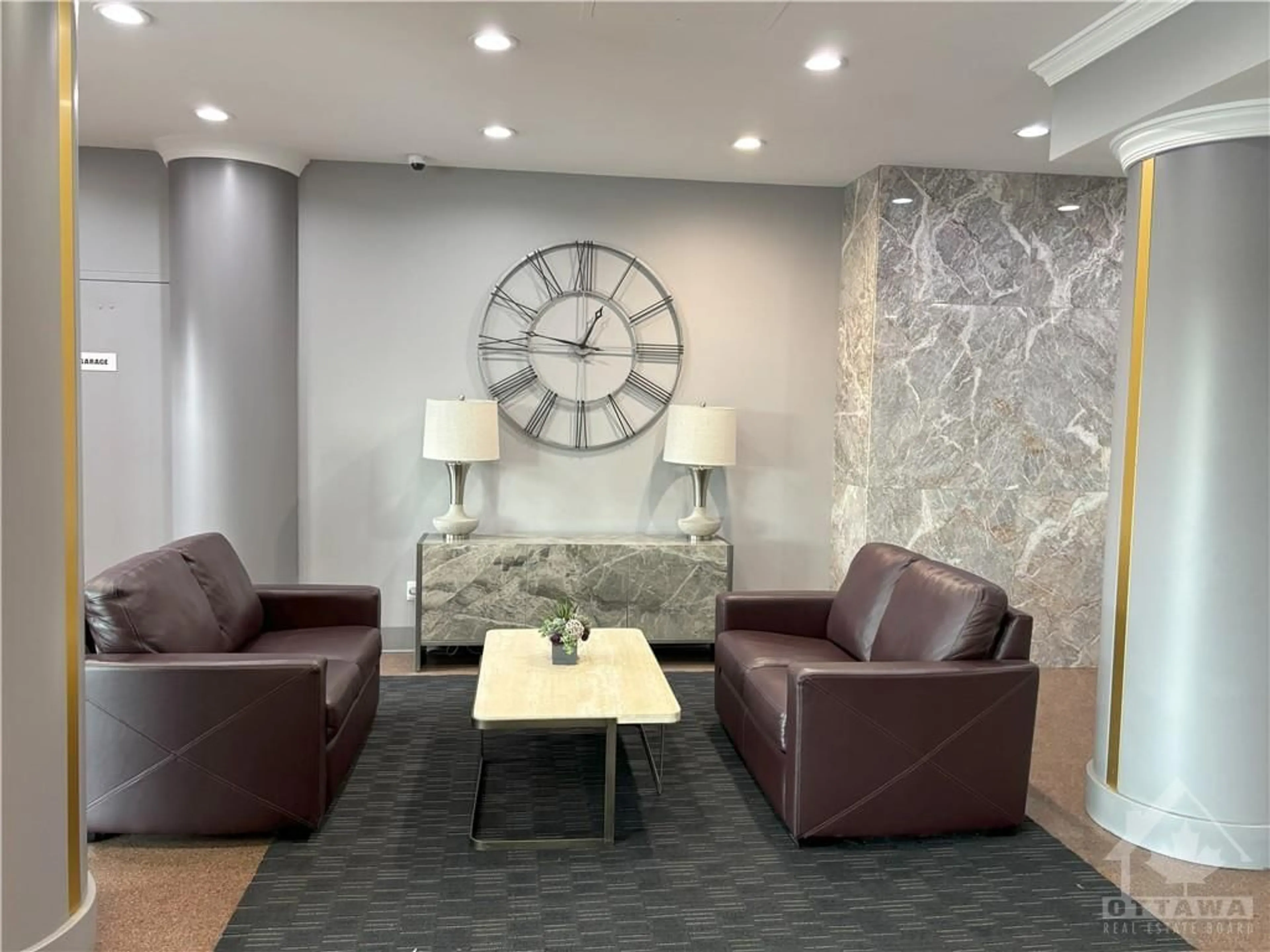 Indoor lobby for 545 ST LAURENT Blvd #903, Ottawa Ontario K1K 4H9