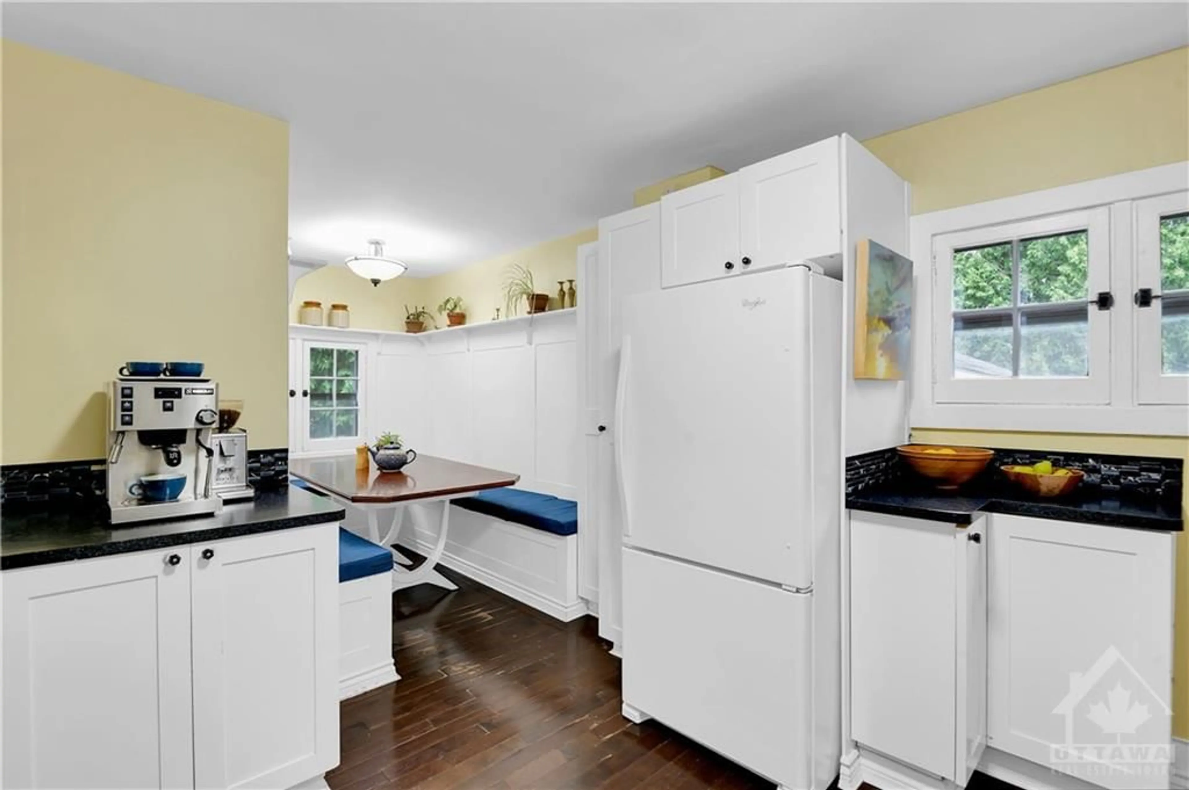 Standard kitchen, wood floors, cottage for 1231 SHILLINGTON Ave, Ottawa Ontario K1Z 7Z9