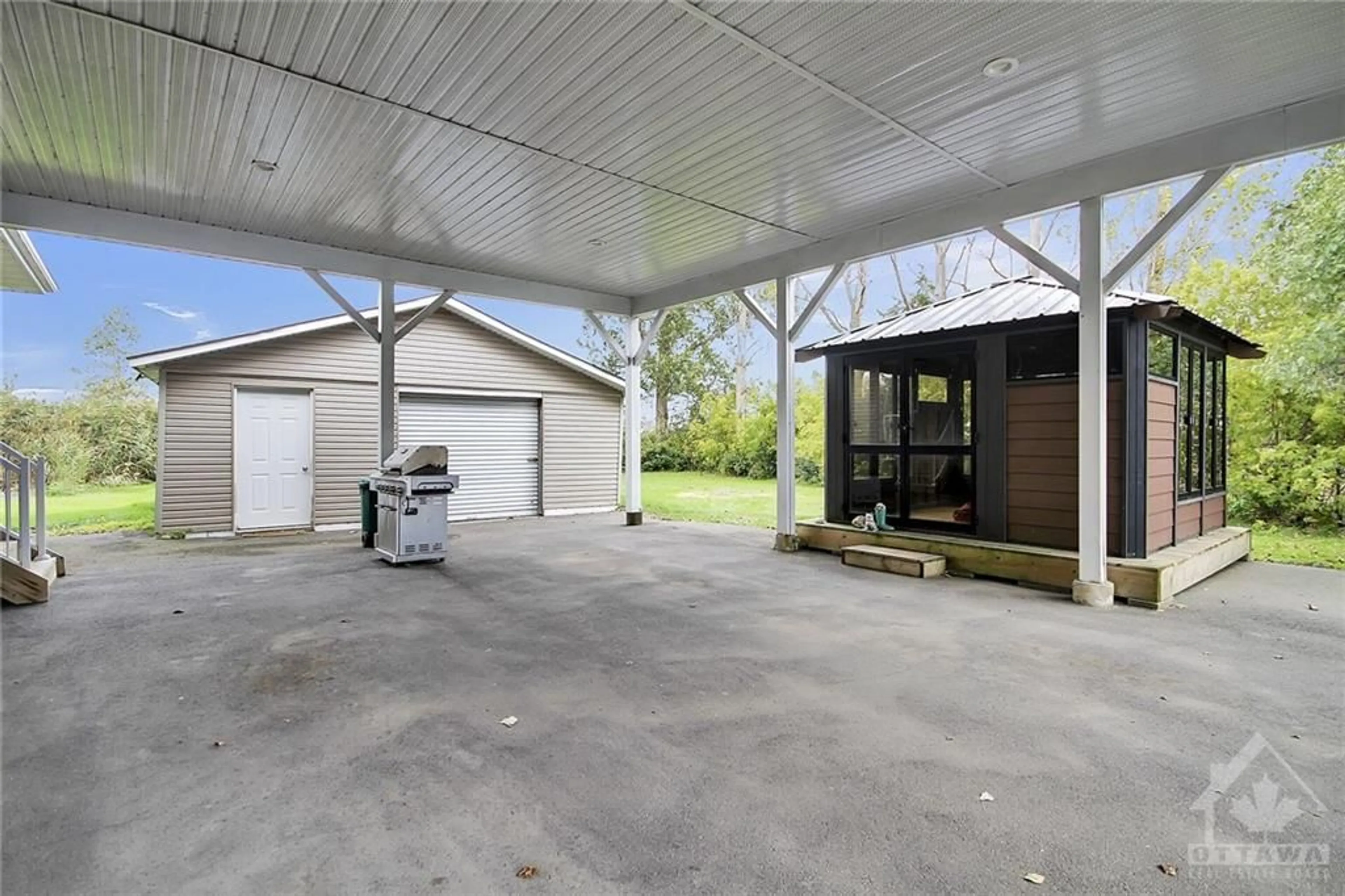 Indoor garage, cement floor for 8441 MITCH OWENS Rd, Ottawa Ontario K0A 1V0