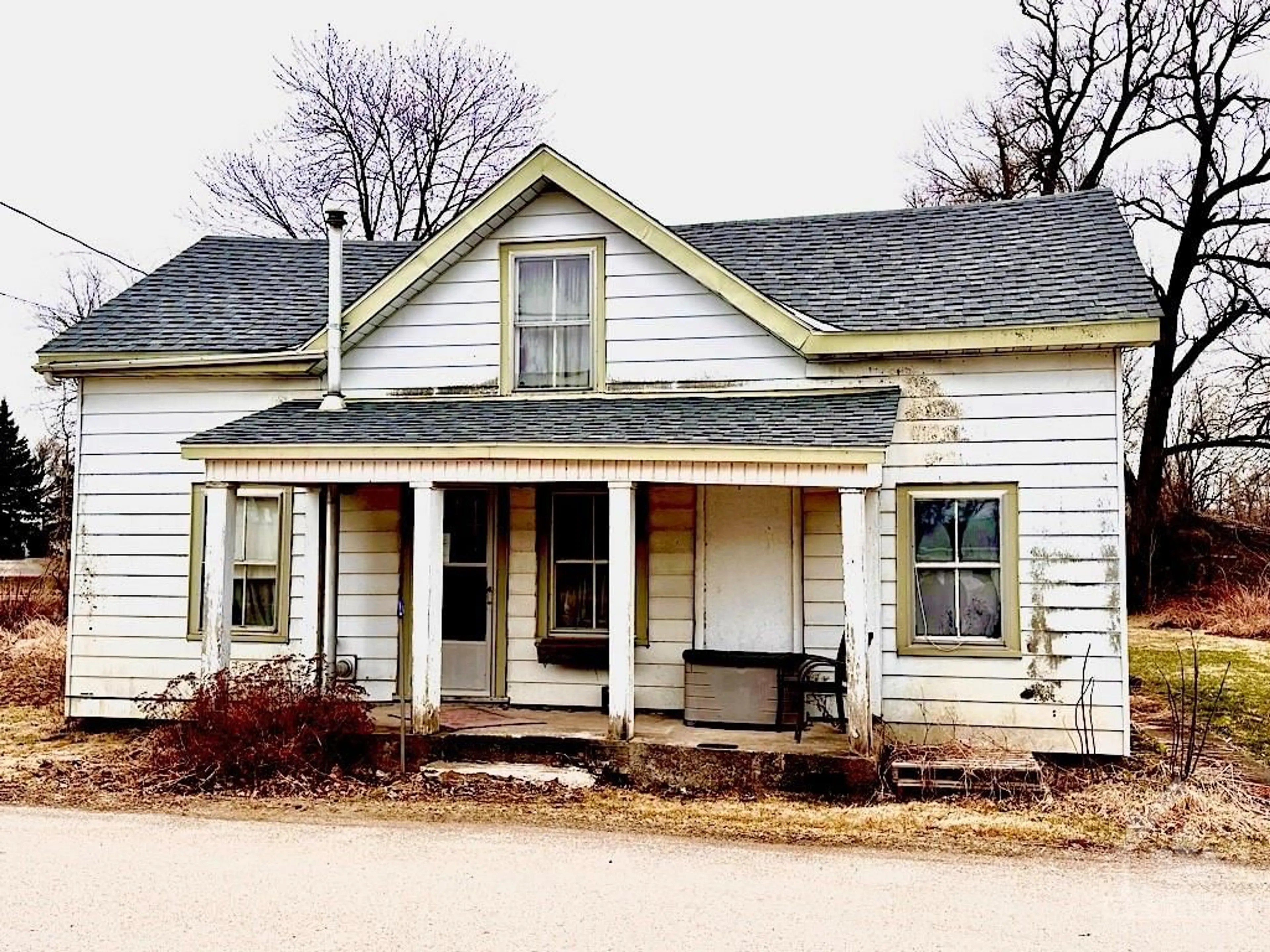 Frontside or backside of a home, cottage for 12 VICTORIA St, Jasper Ontario K0G 1G0