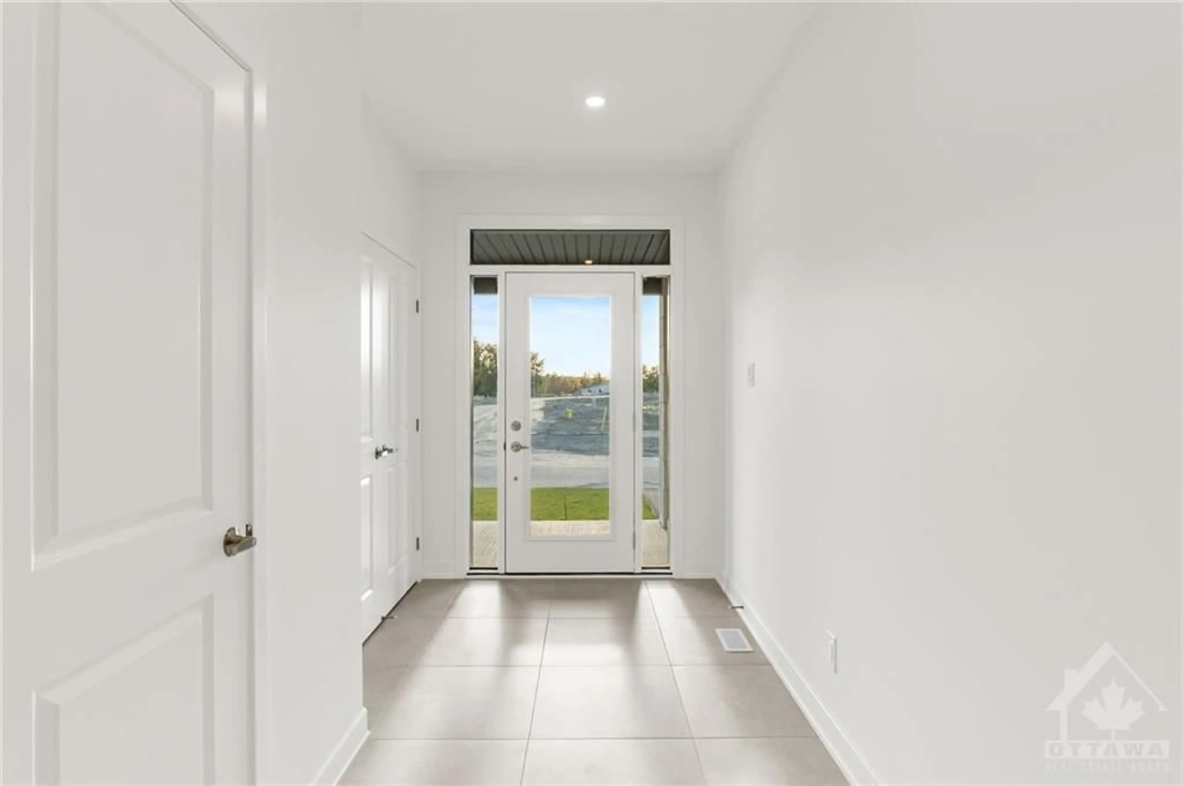 Indoor entryway, cement floor for 124 BIG DIPPER St, Ottawa Ontario K4M 0L1