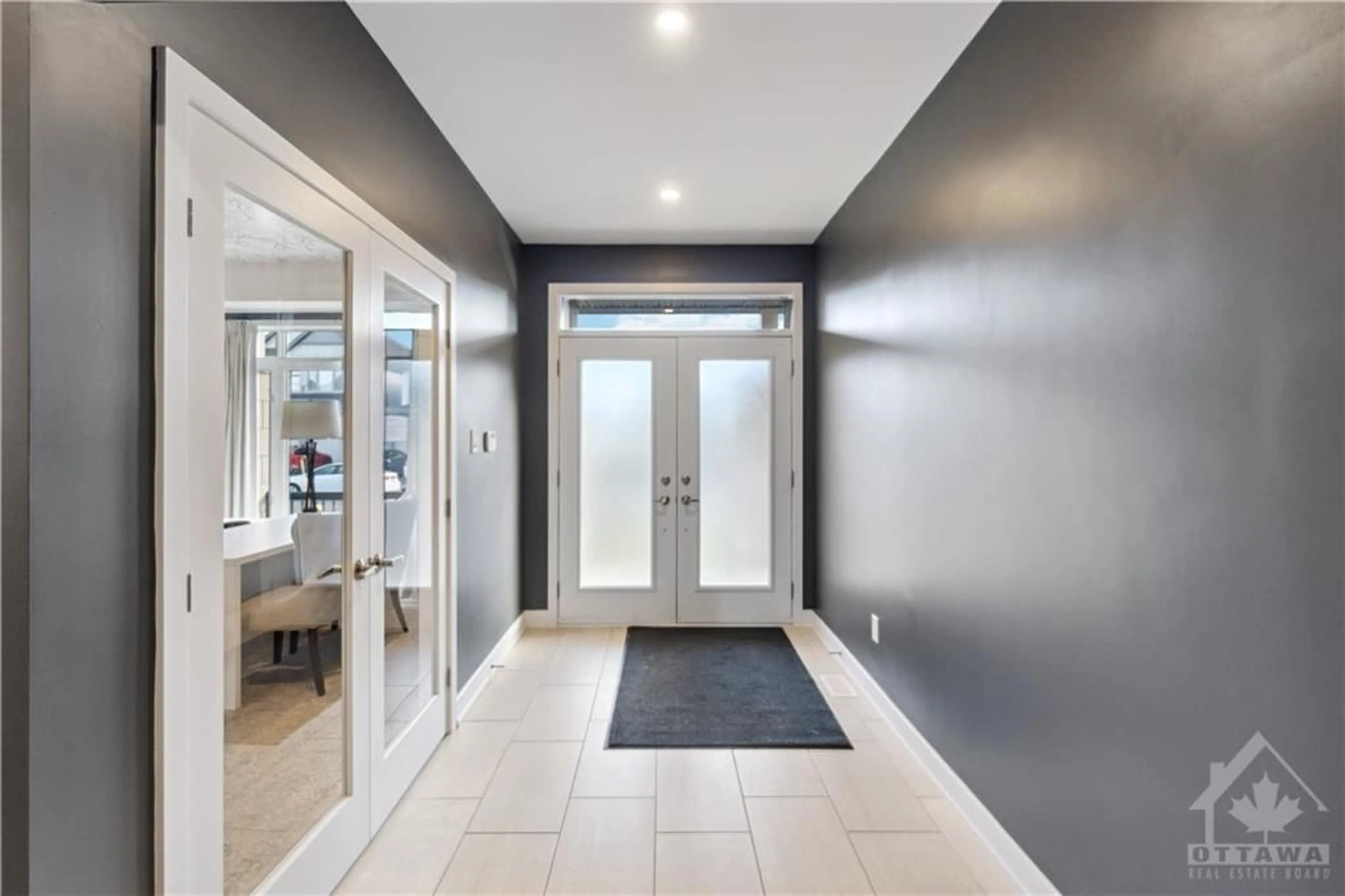 Indoor entryway, cement floor for 42 ANDROMEDA Rd, Ottawa Ontario K4M 0E2