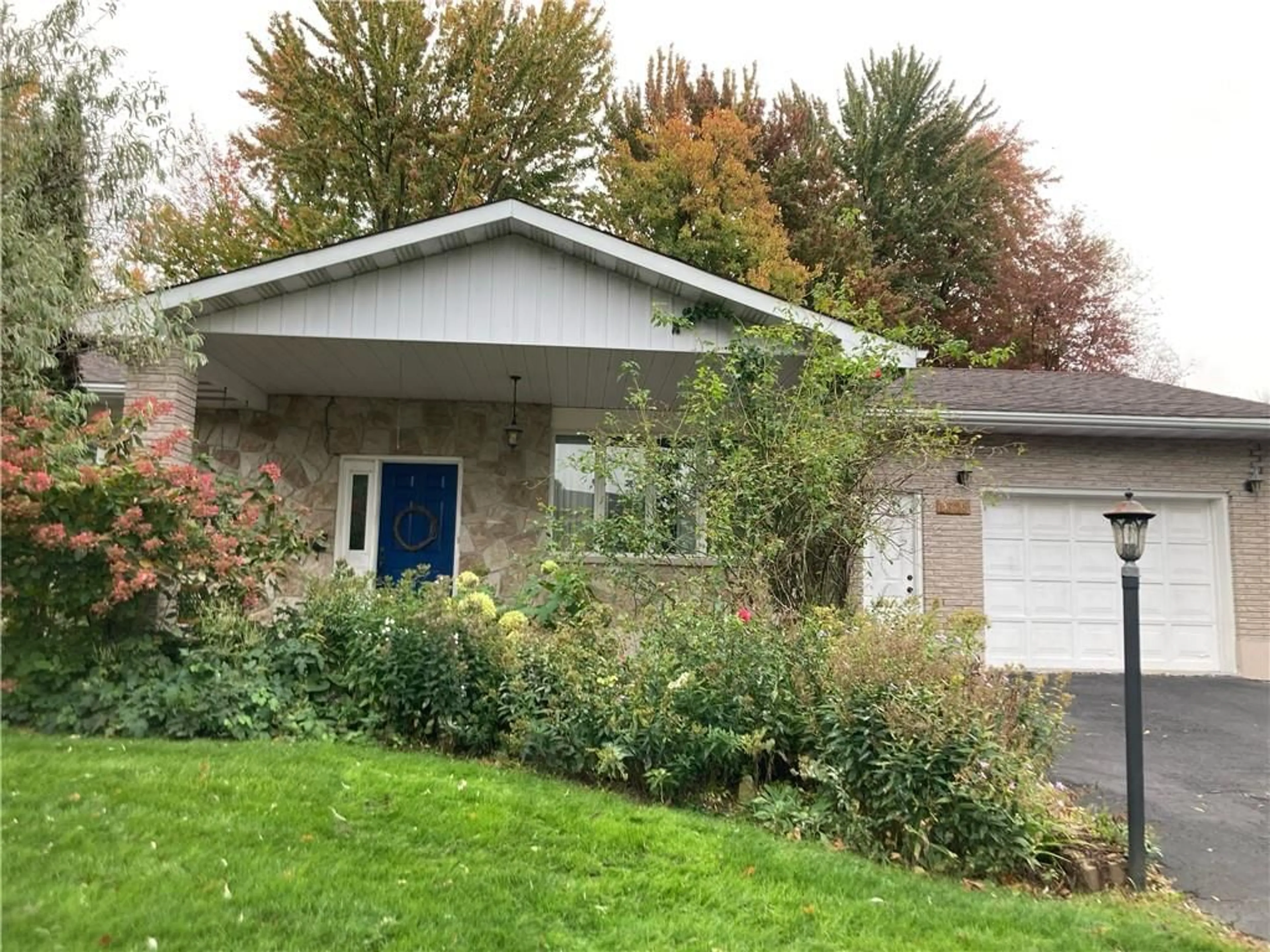 Frontside or backside of a home, cottage for 1628 GRANT Ave, Cornwall Ontario K6J 5J4