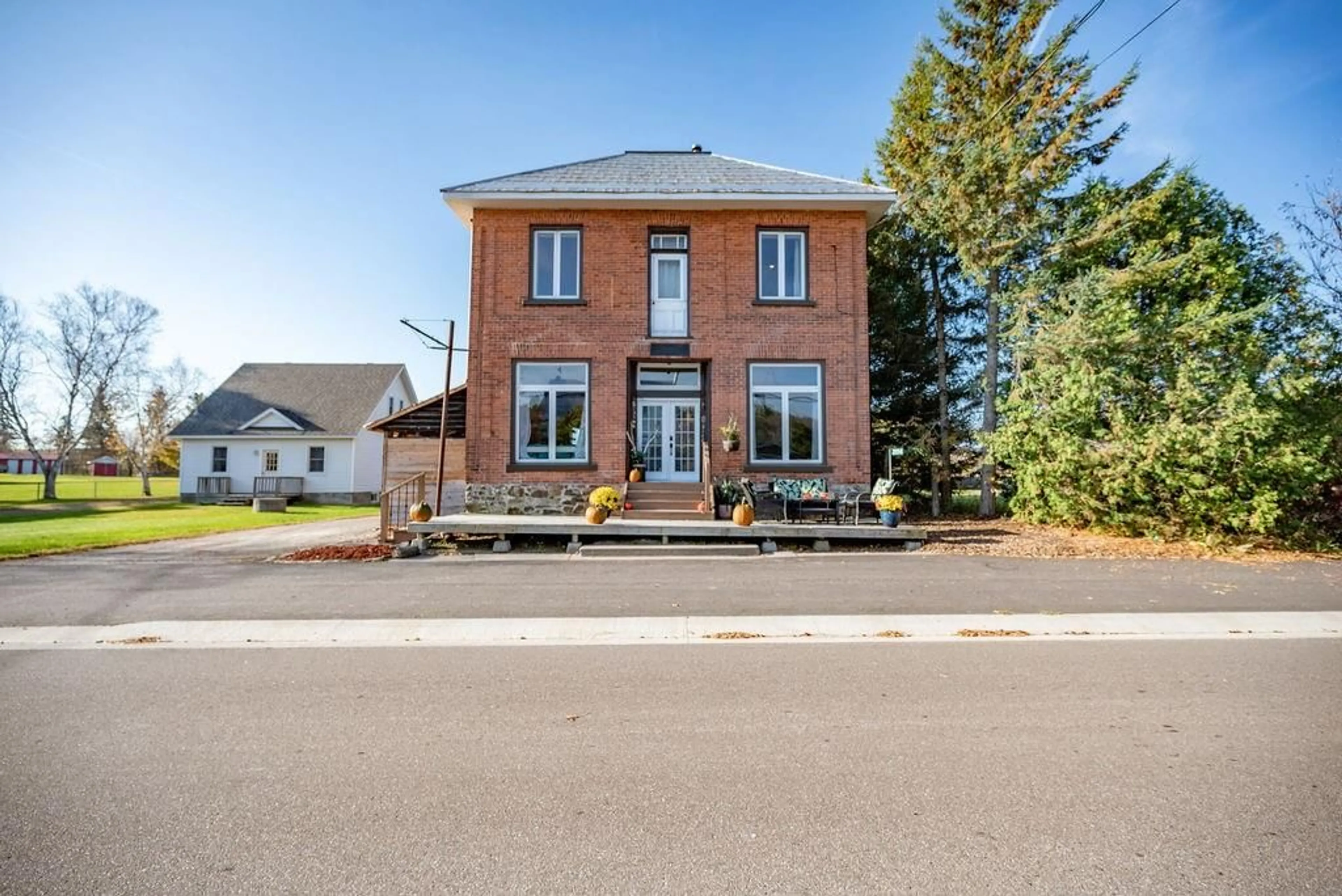 A pic from exterior of the house or condo, the front or back of building for 2050 FORESTERS FALLS Rd, Foresters Falls Ontario K0J 1V0