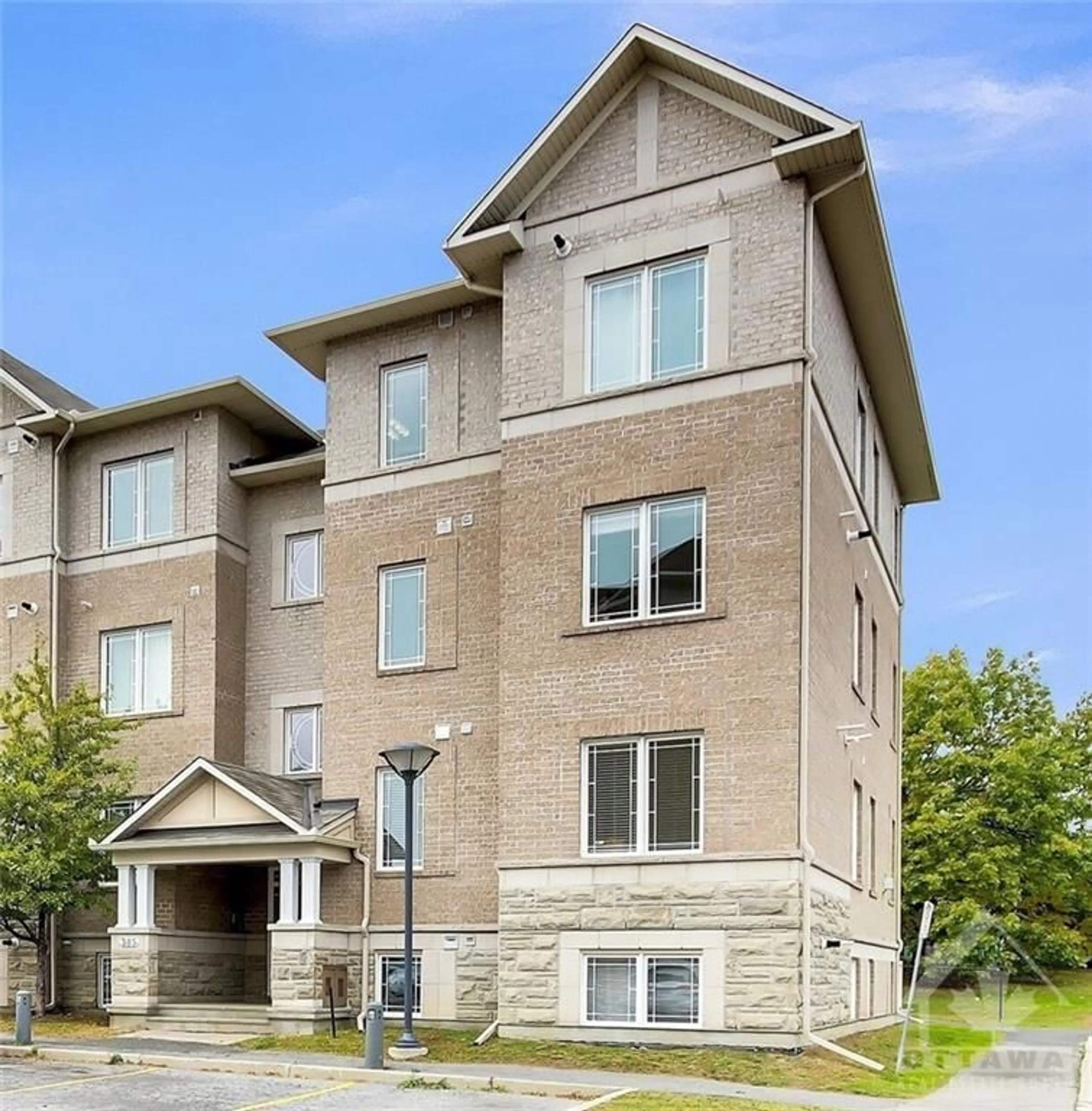 A pic from exterior of the house or condo, the front or back of building for 385 PASEO Pvt #1, Ottawa Ontario K2G 4P1