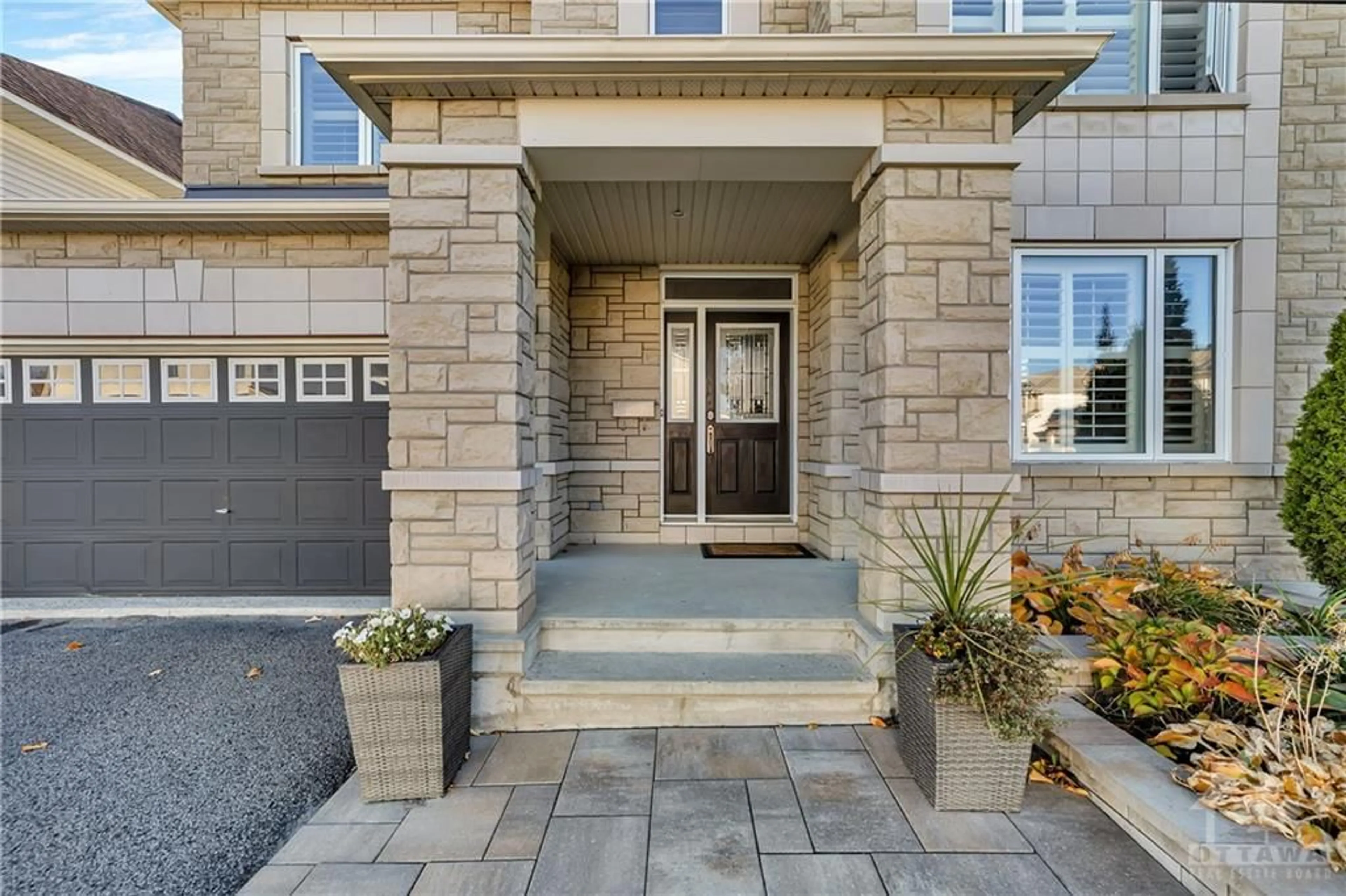 Indoor entryway, ceramic floors for 700 BEAUDELAIRE Dr, Ottawa Ontario K4A 0S2