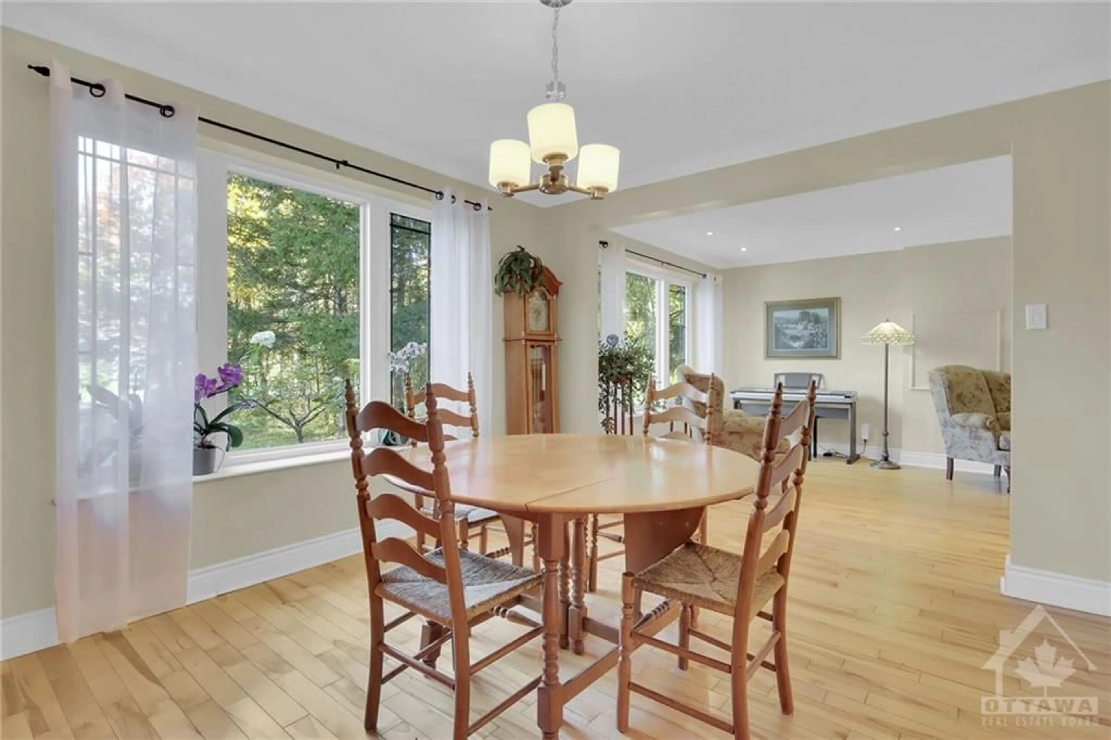 Dining room, wood floors, cottage for 427 DAVIS SIDE Rd, Franktown Ontario K7A 5J9