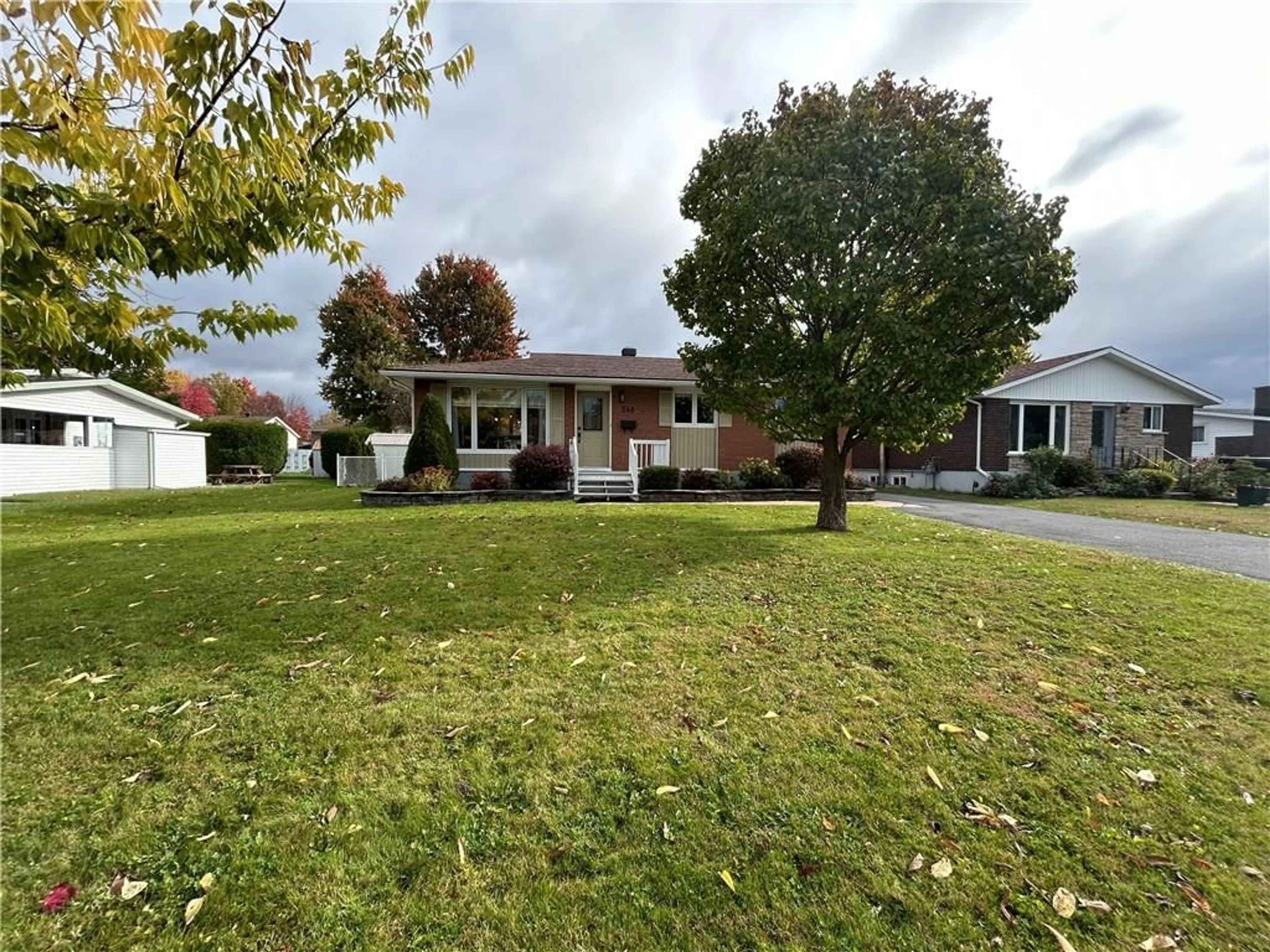 Frontside or backside of a home, the street view for 548 KIRKWOOD St, Cornwall Ontario K6H 5Y8