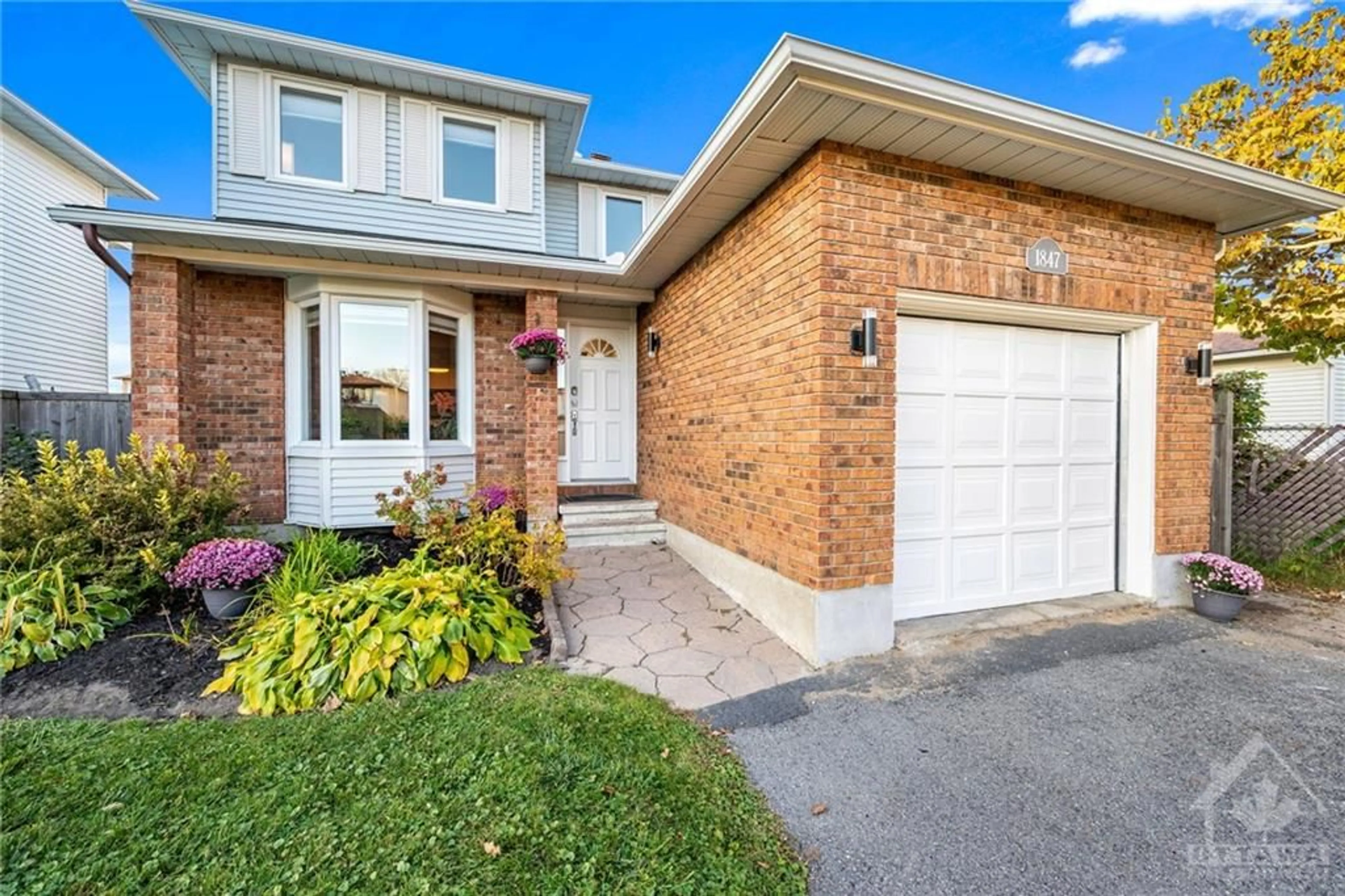 Home with brick exterior material for 1847 D'AMOUR Cres, Ottawa Ontario K1C 5H4