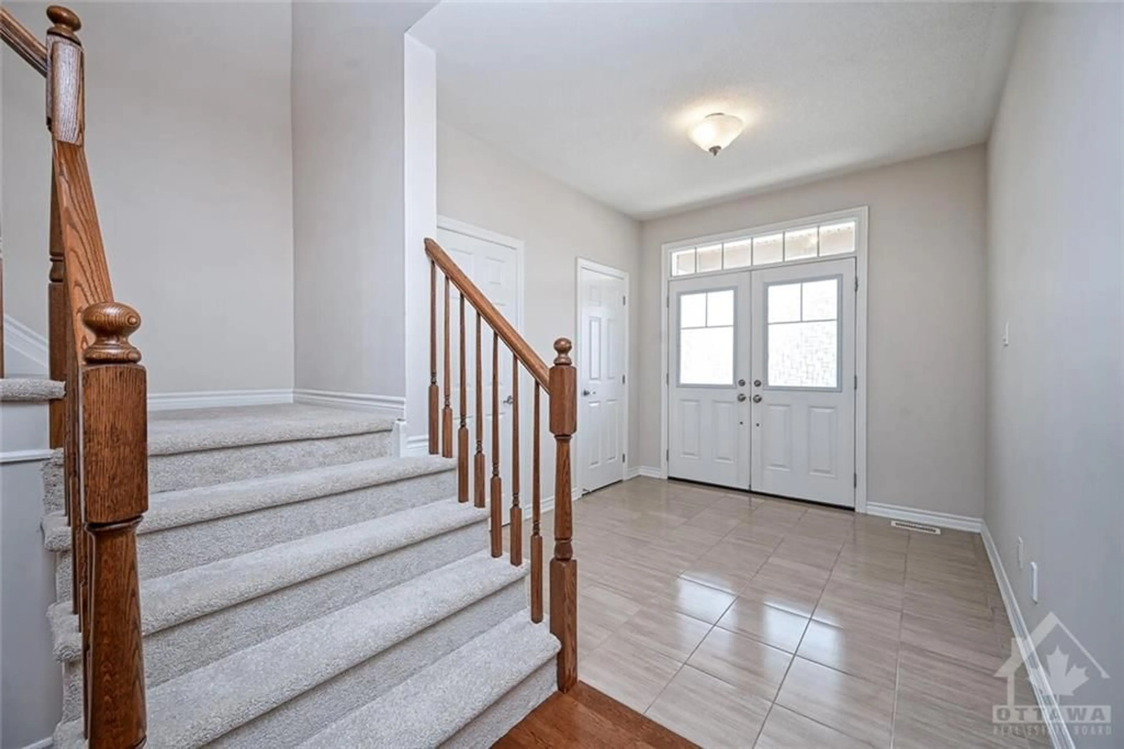 Indoor entryway, wood floors for 571 PARADE Dr, Ottawa Ontario K2S 0Y1