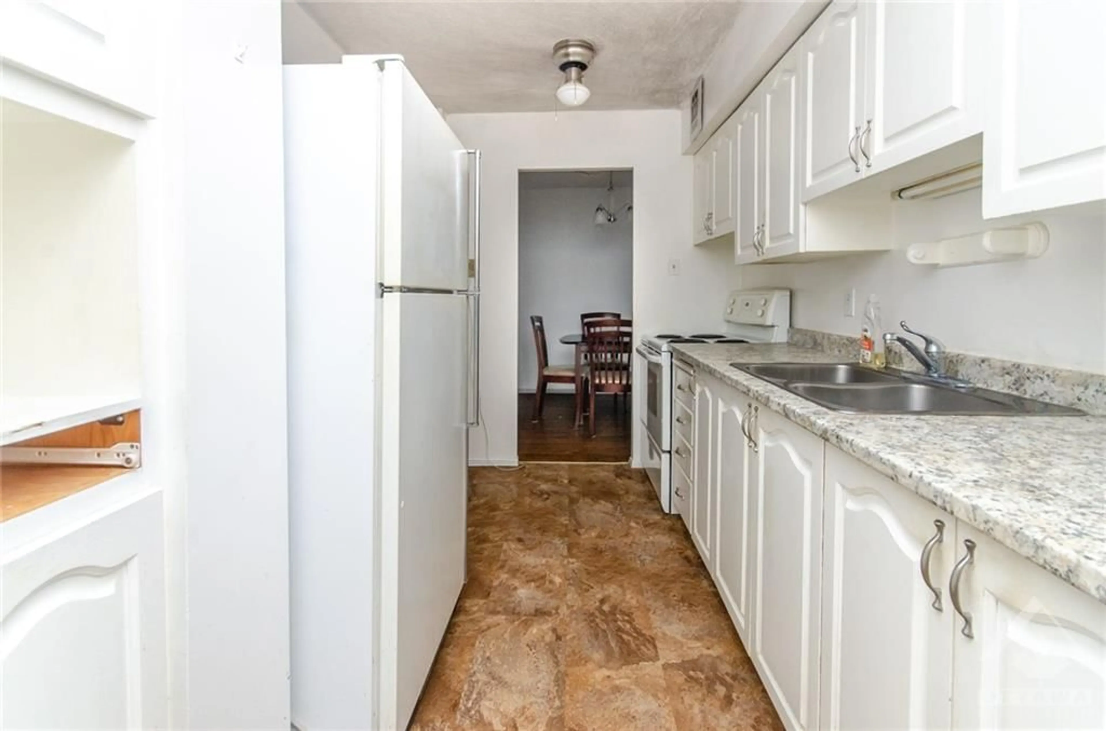 Standard kitchen, not visible floor, cottage for 2400 VIRGINIA Dr #406, Ottawa Ontario K1H 8L3