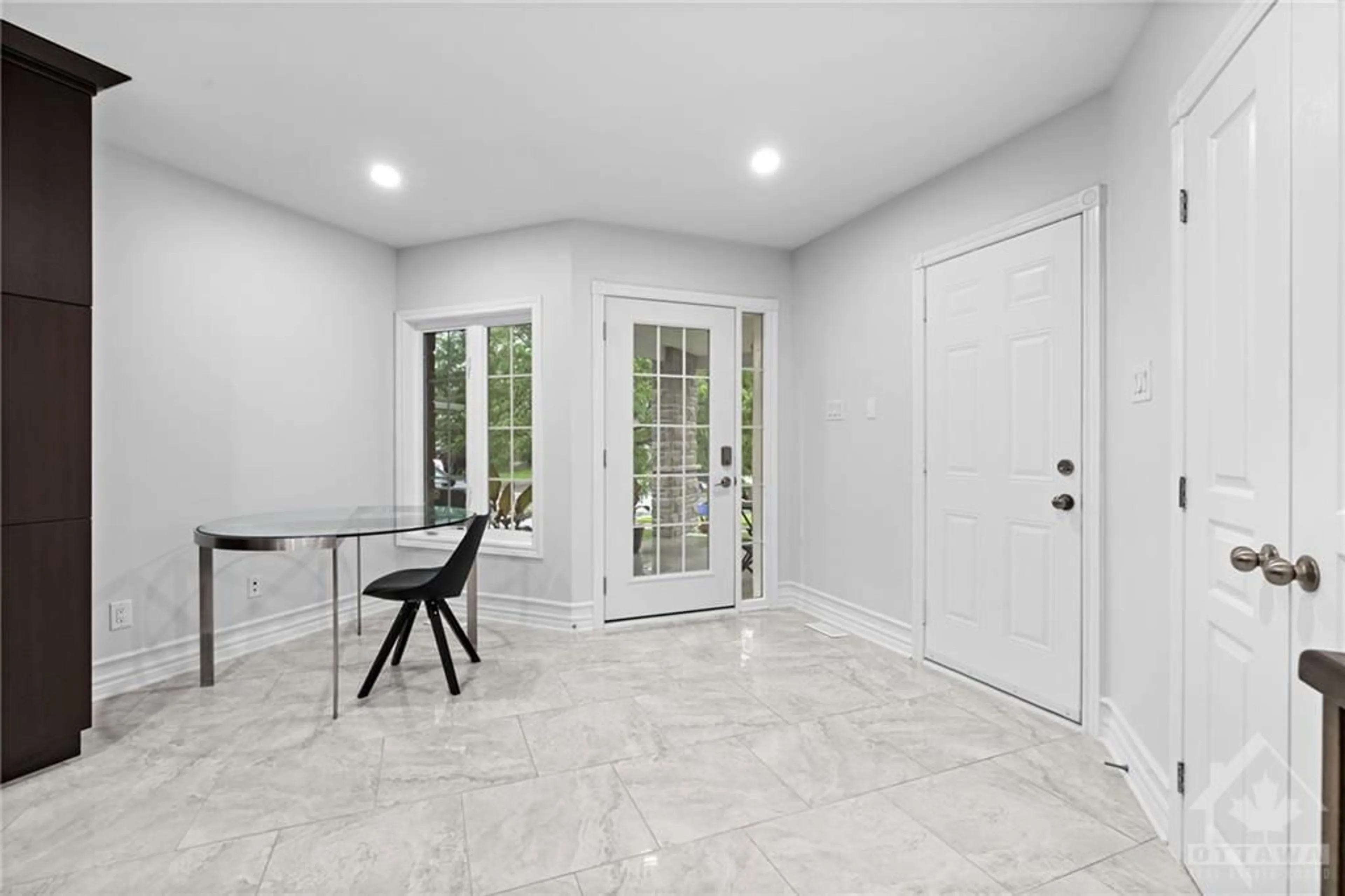 Indoor entryway, ceramic floors for 941 SCALA Ave, Ottawa Ontario K4A 4X6