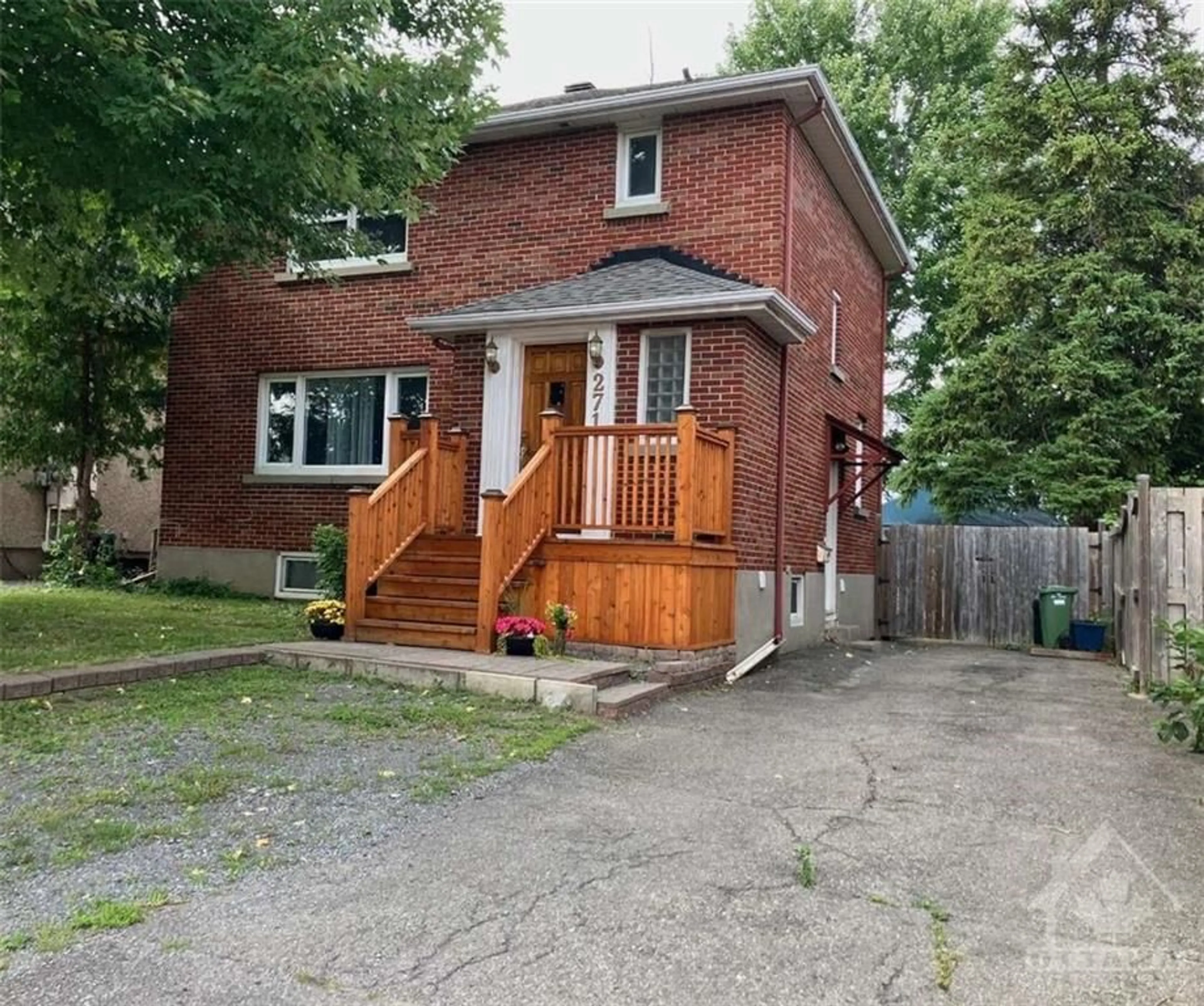 Frontside or backside of a home, cottage for 271 MCARTHUR Ave, Ottawa Ontario K1L 6P3