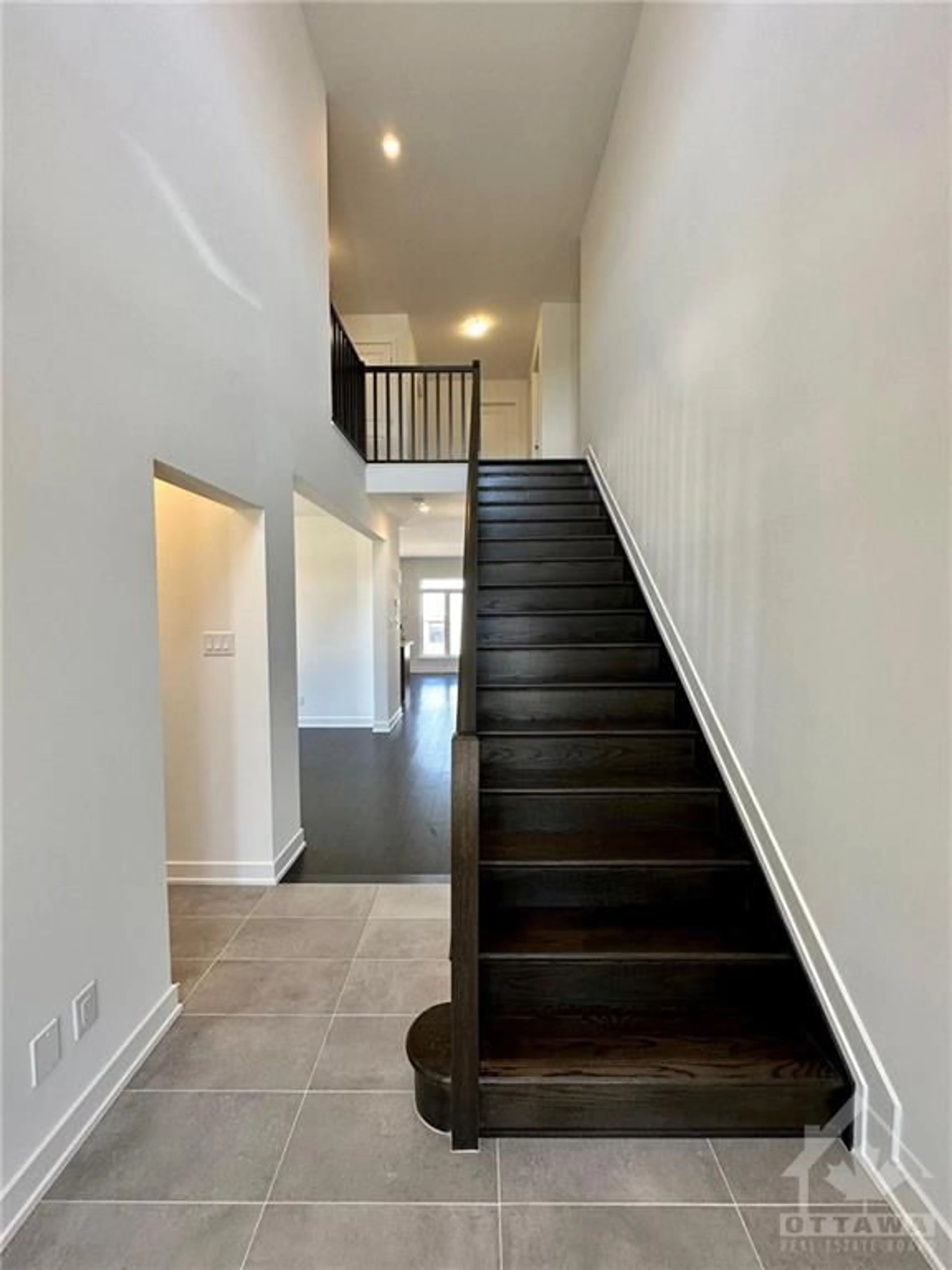 Stairs for 724 ODYSSEY Way, Ottawa Ontario K1T 0V9