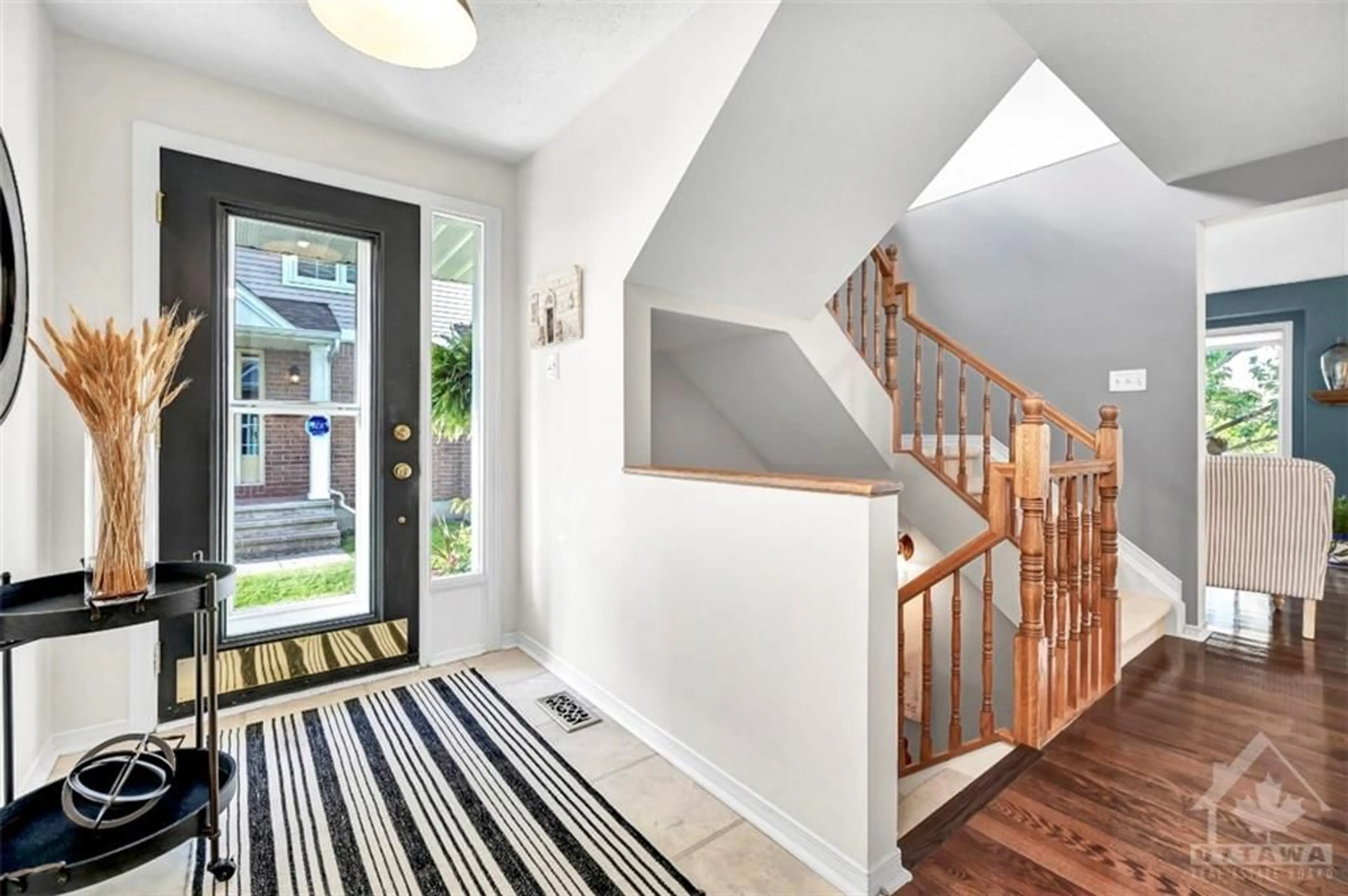 Indoor entryway, wood floors for 6165 OAK MEADOWS Dr, Ottawa Ontario K1C 7G8