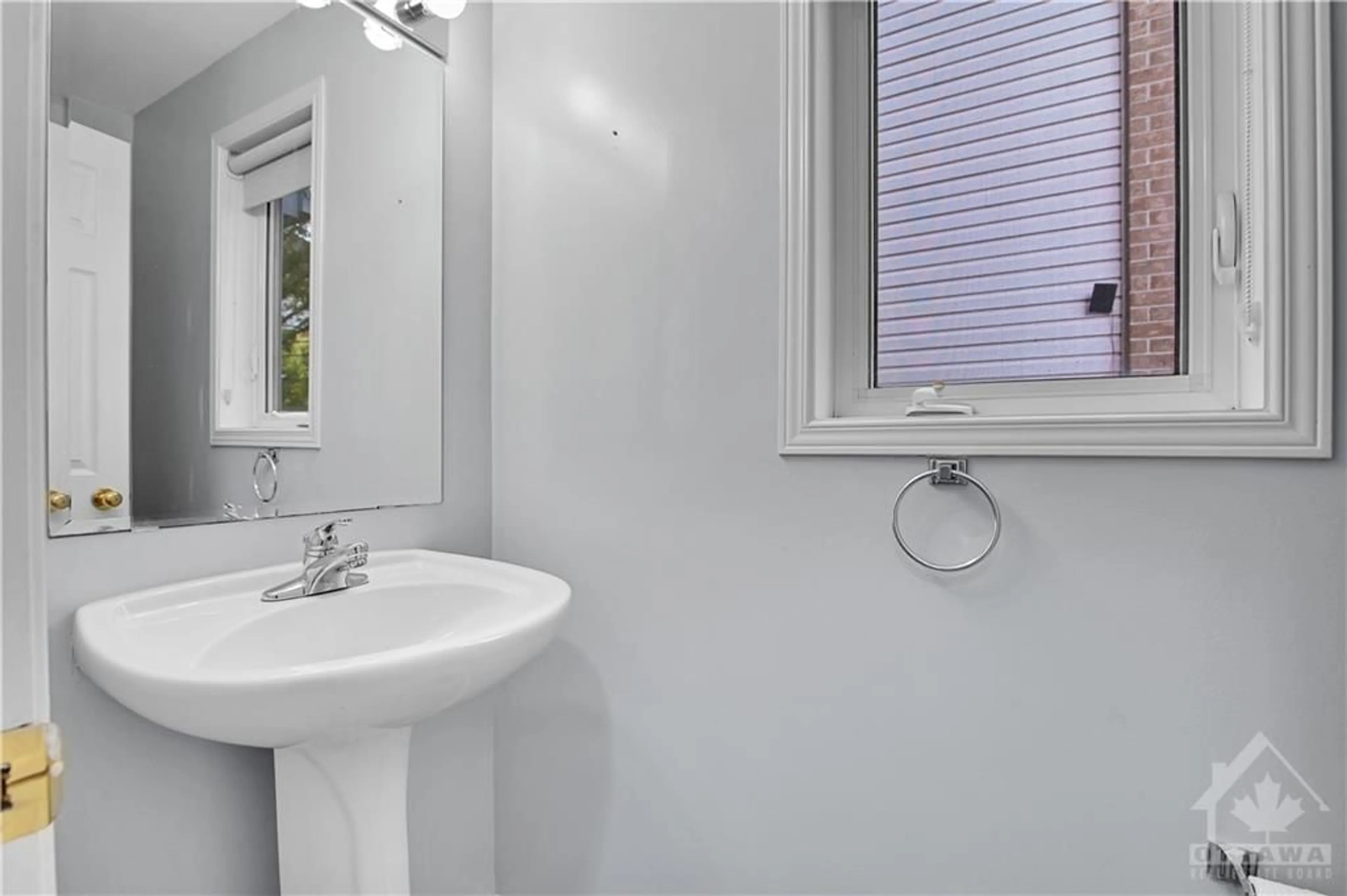 Standard bathroom, wood floors for 610 LOUIS TOSCANO Dr, Ottawa Ontario K4A 0B2